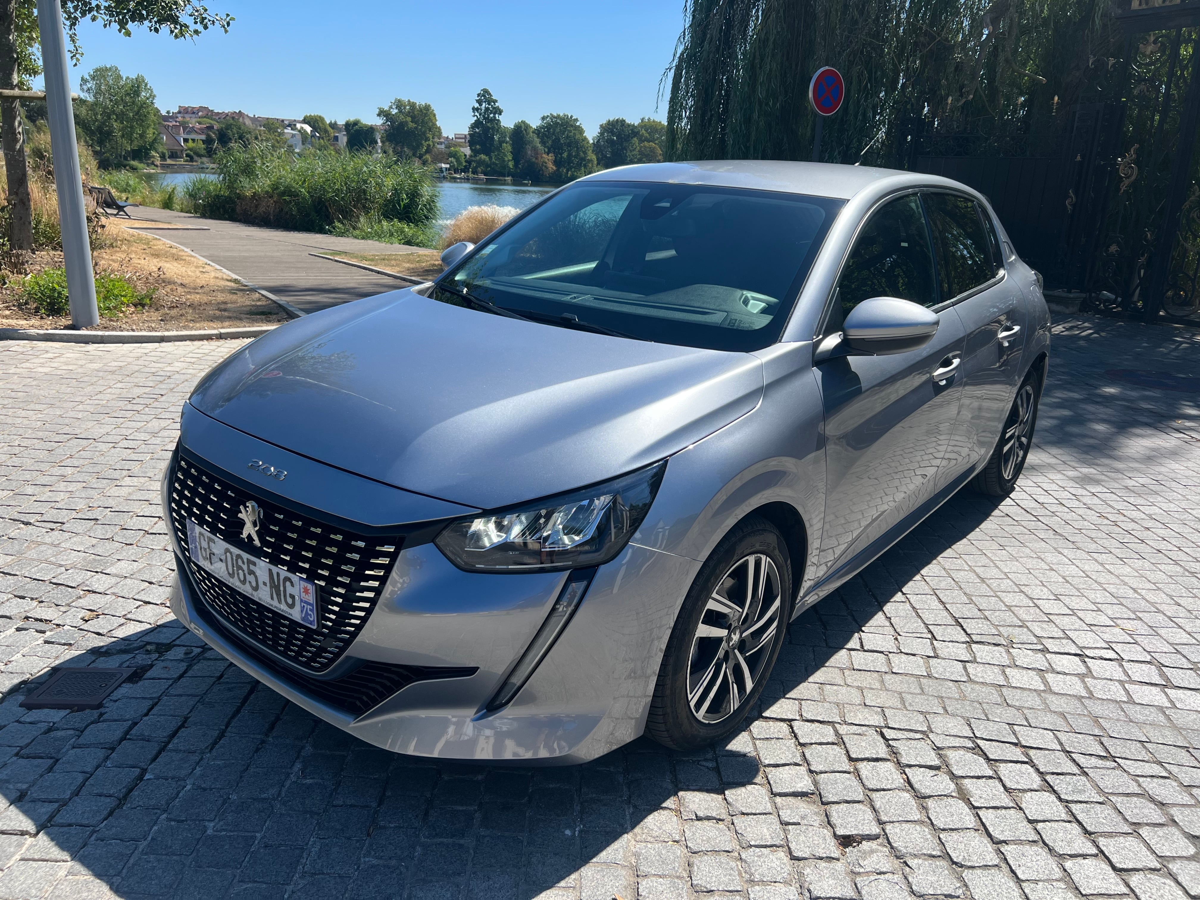 Peugeot 208 Boîte automatique, 2022, Essence 95, automatique