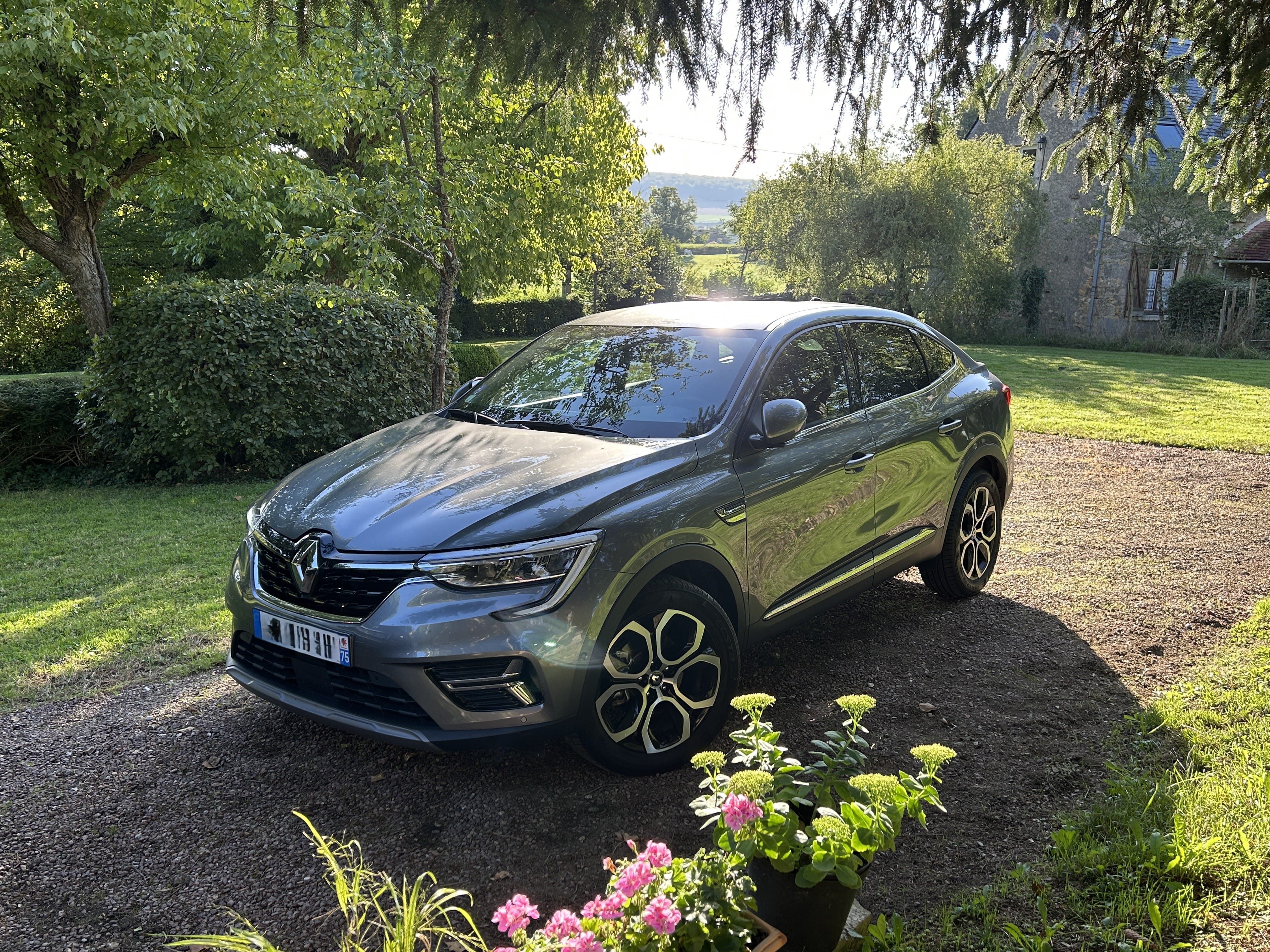 Renault Arkana E-Tech, 2022, Essence 95 / Électrique (hybride), automatique