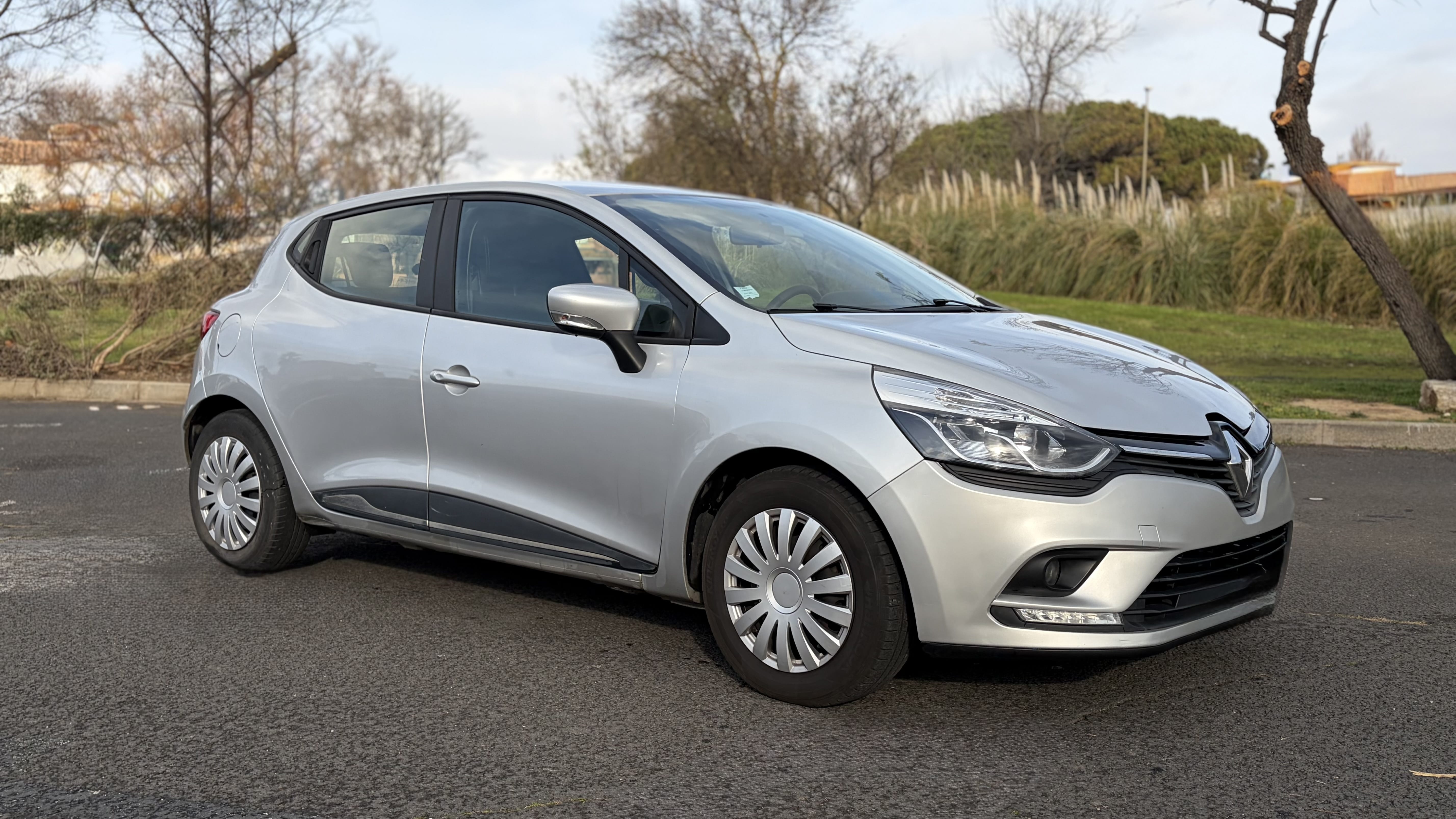 Renault Clio 90 ch essence avec Entrée audio / iPod