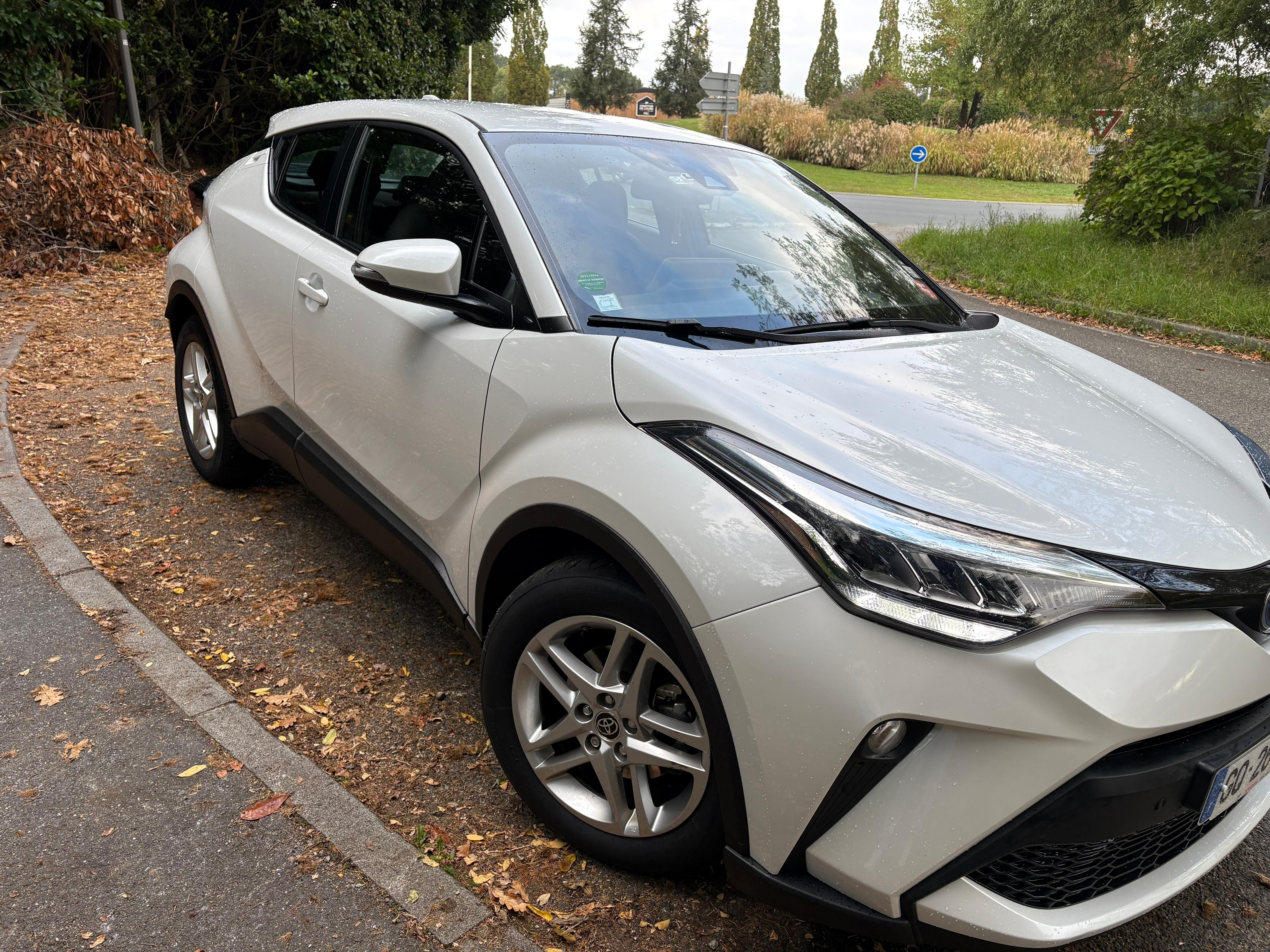 Toyota C-HR Hybrid with Air conditioning