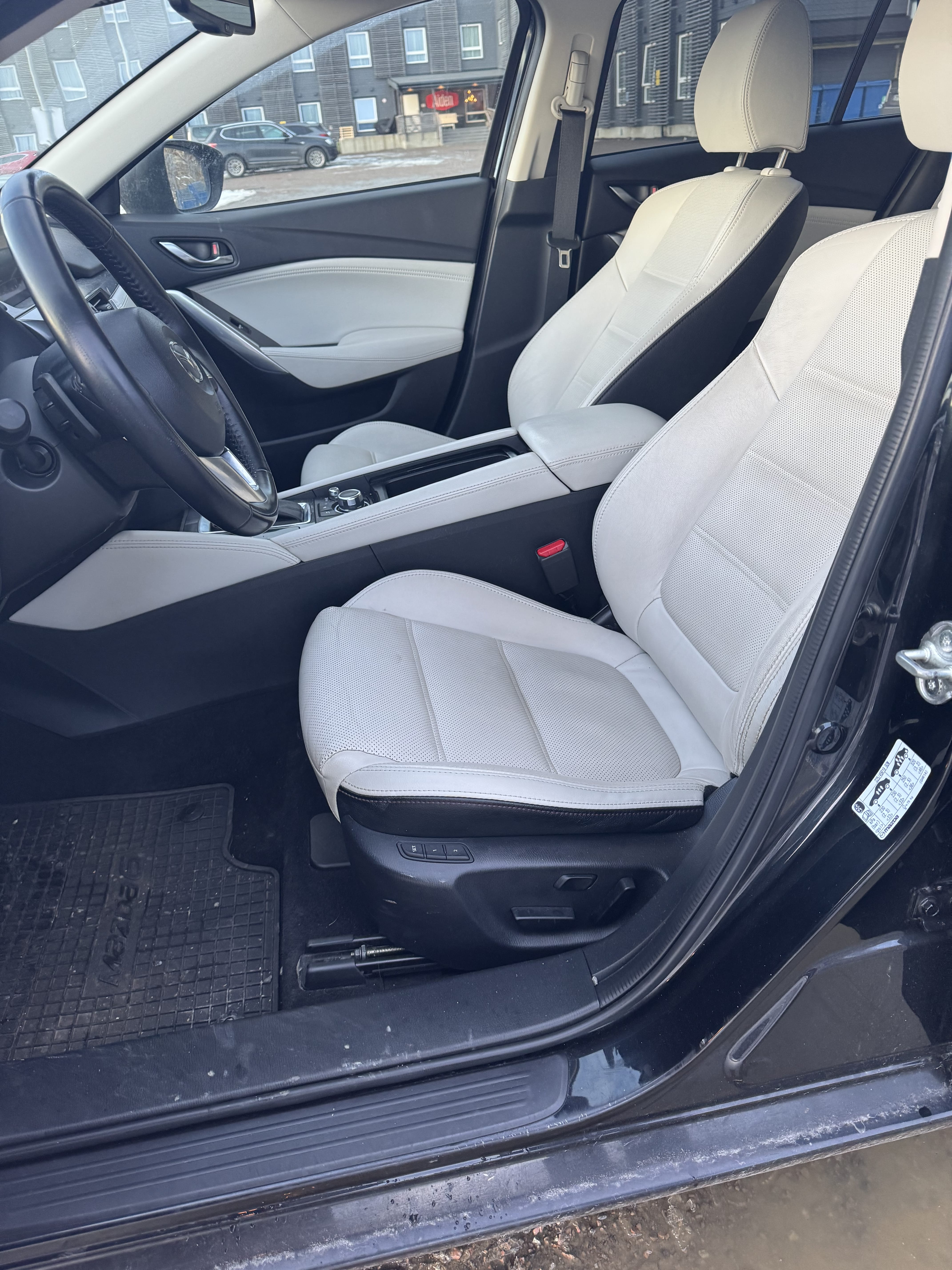 Mazda 6 2,2l D Optimum 4x4 automatic med Firehjulstrekk