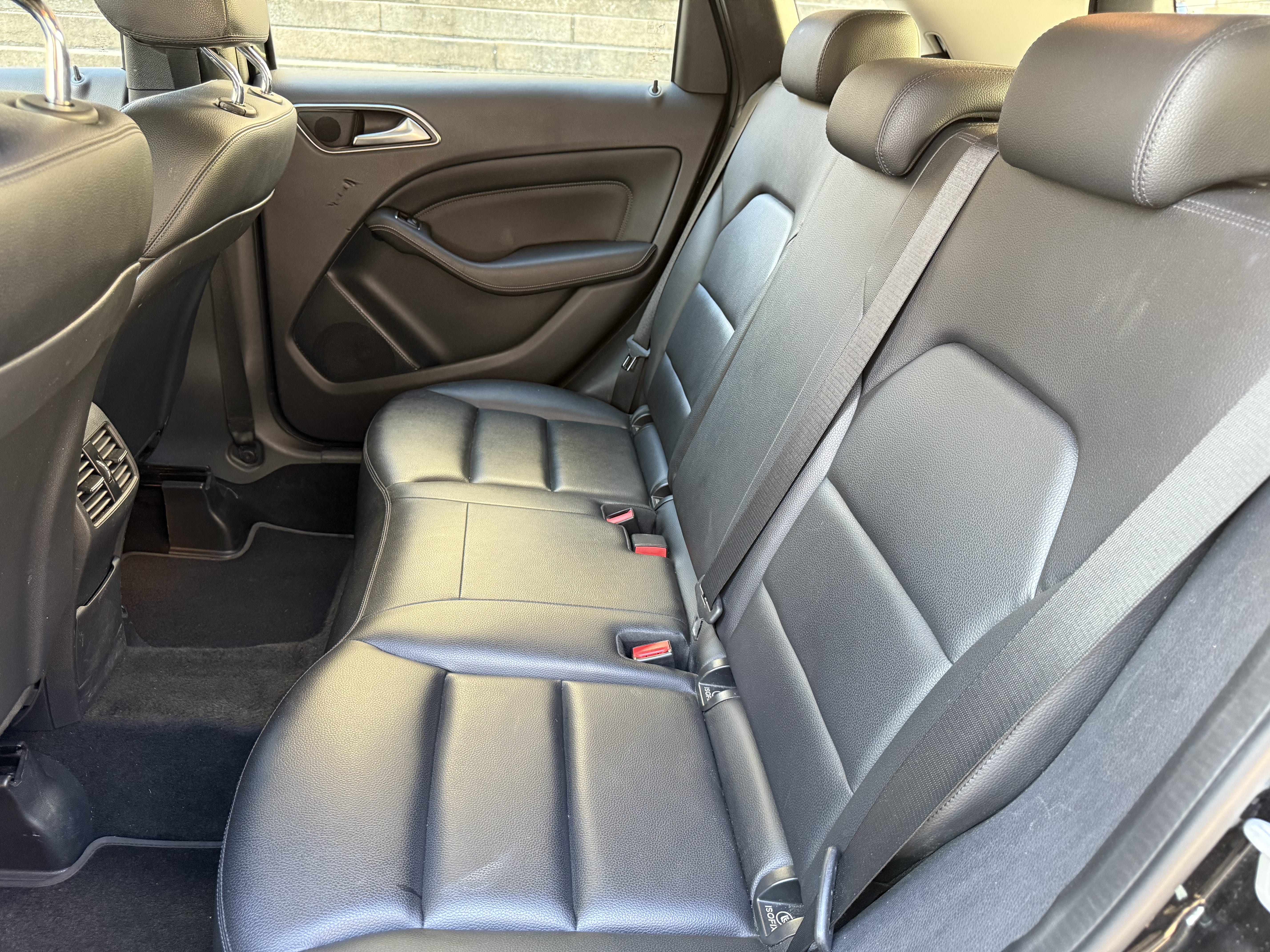 Mercedes-Benz Classe B - Stationnement gratuit, centre-ville, Nantes