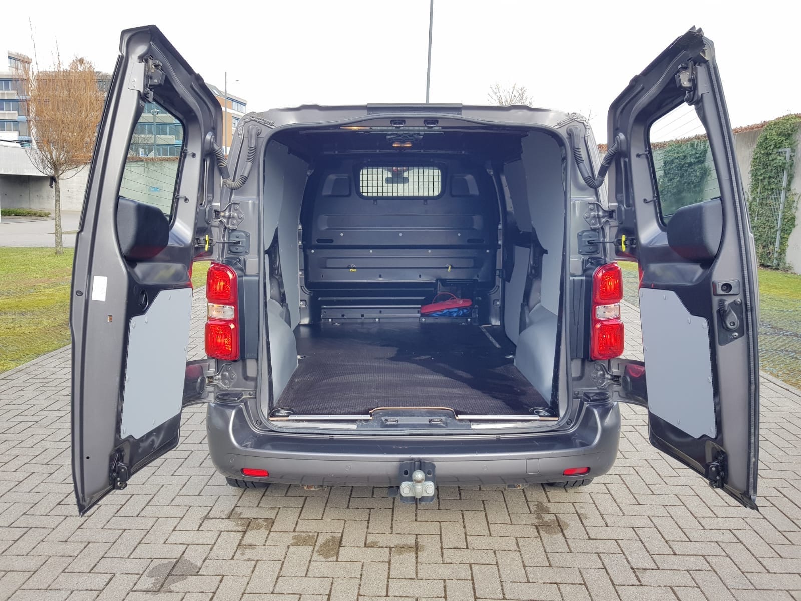 Citroen Jumpy 2.0 BlueHDI  euro6b très bien équipée avec Android Auto