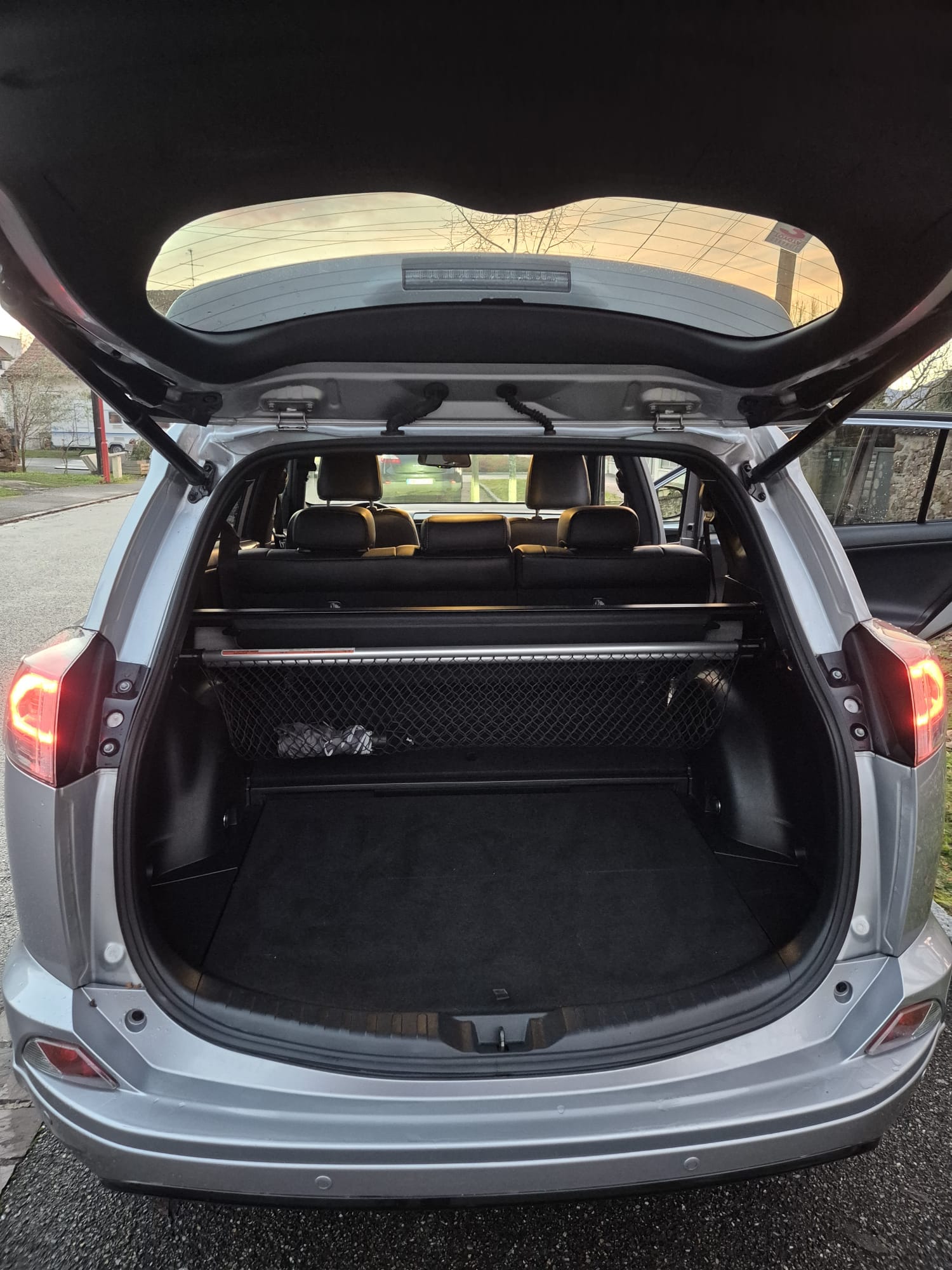 Toyota Rav4 Hybride avec Dashcam