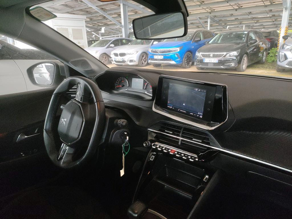 Peugeot 208 avec GPS
