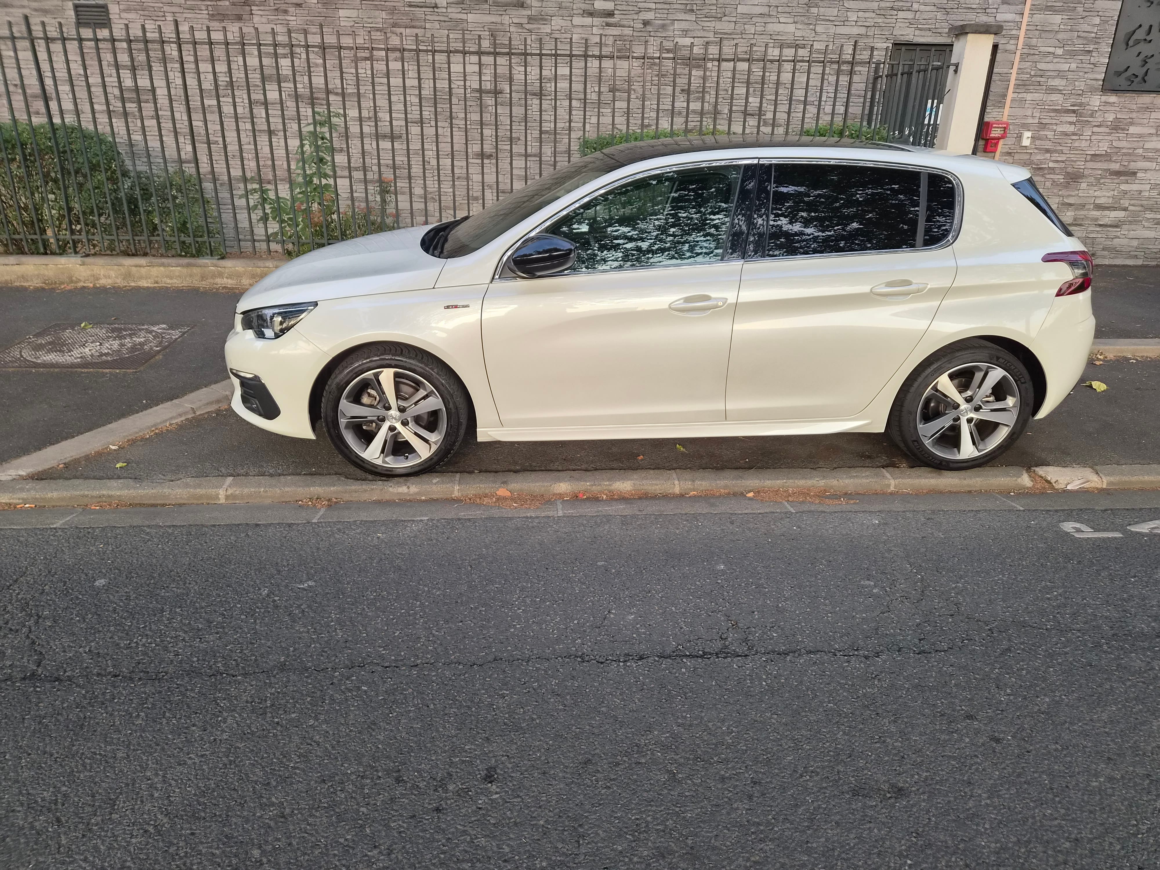 Peugeot 308 GT avec Climatisation
