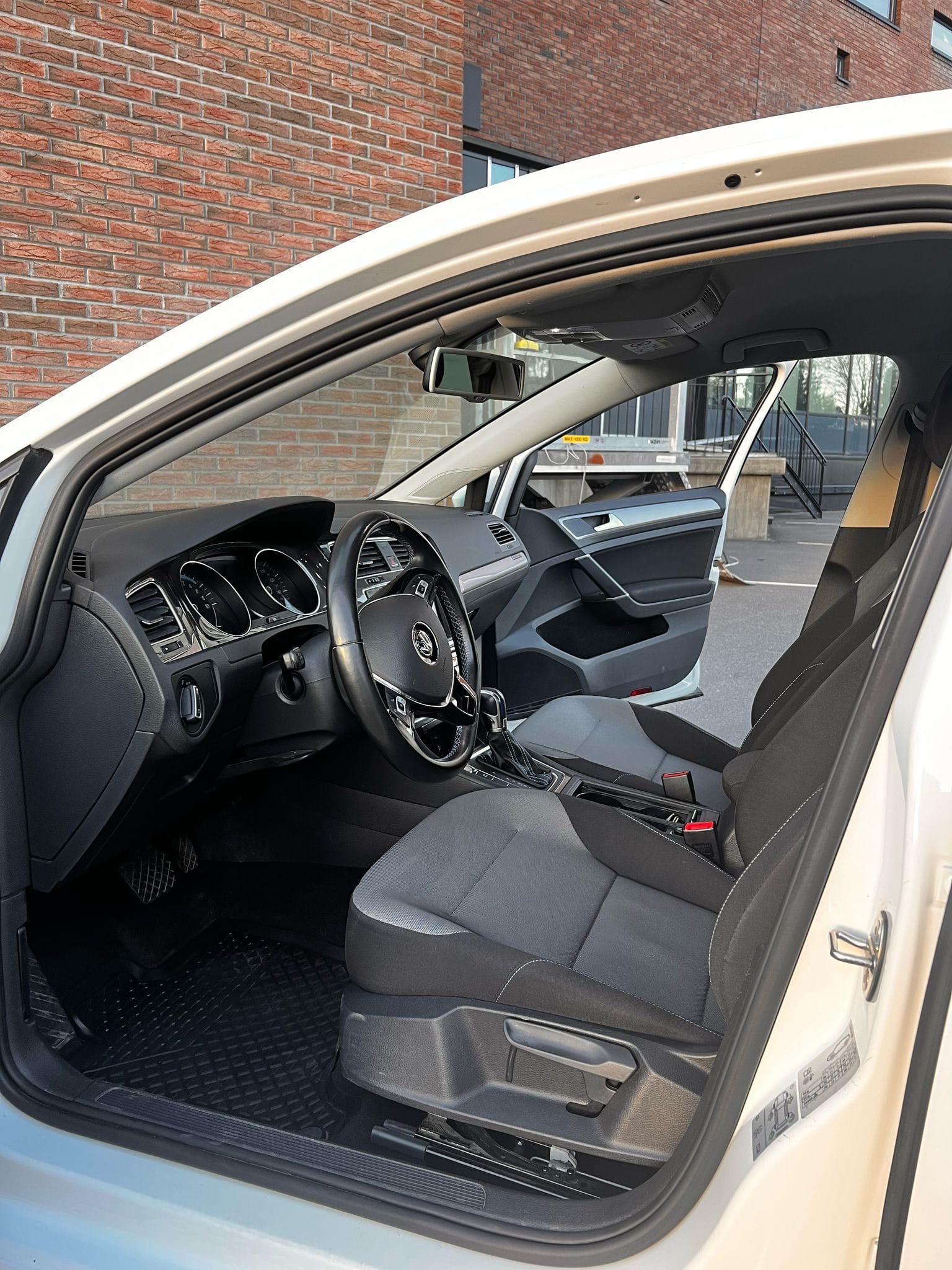 Volkswagen e-Golf with Audio / iPod input