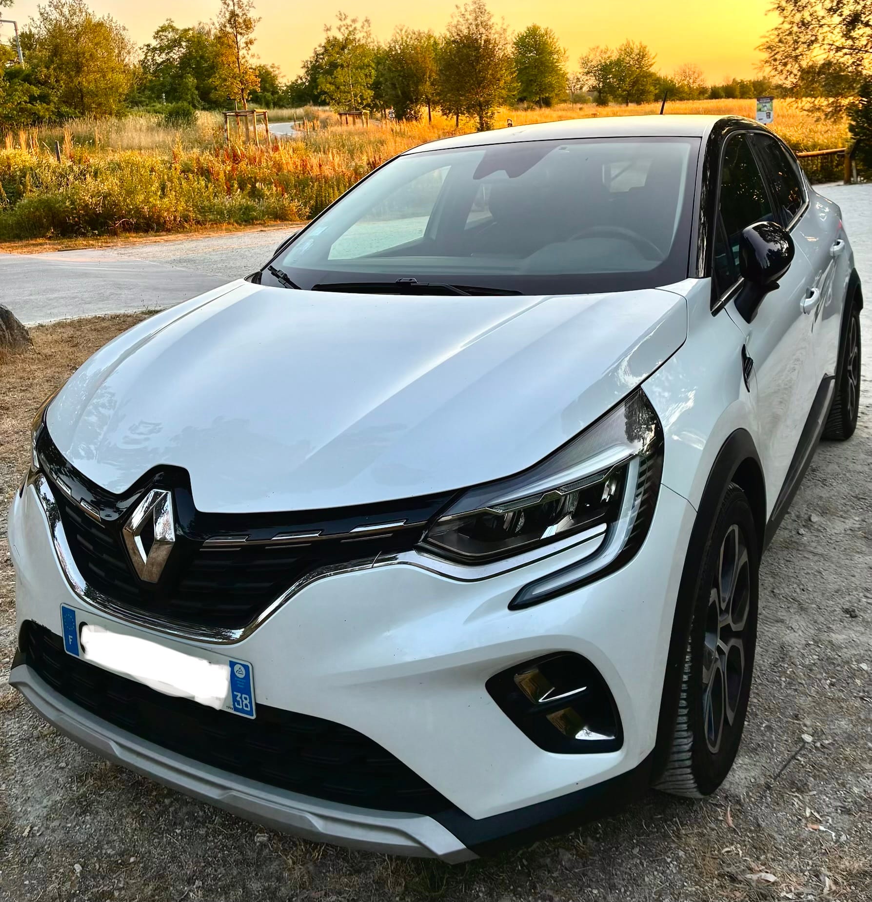 Renault Captur Hybrid E-TECH, 2022, Essence 98 / Électrique (hybride), automatique