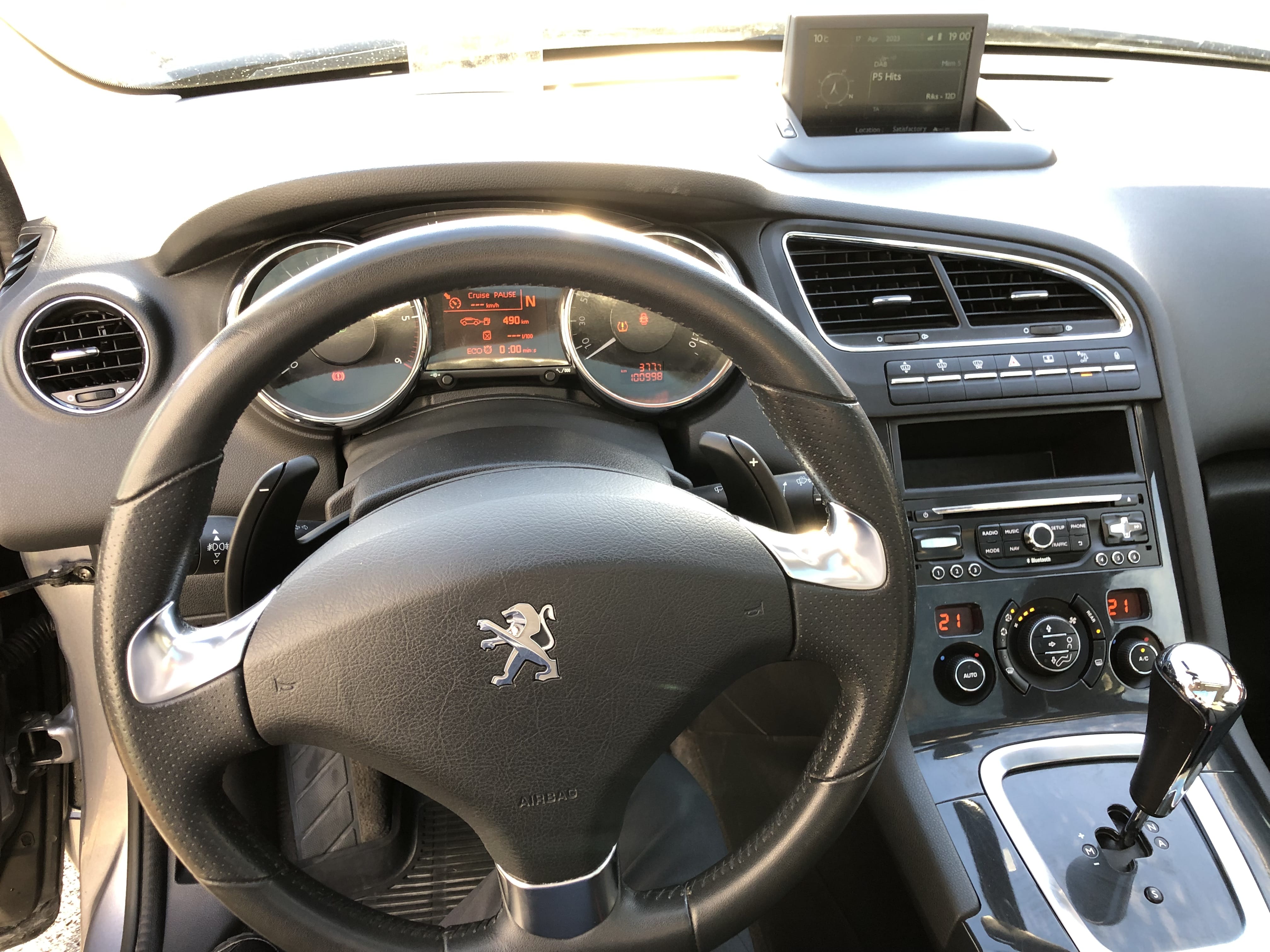 Peugeot 5008 - Automat - Cruisekontroll - Stort bagasjerom - Takboks - Muligheter for 7 seter med Cruisekontroll