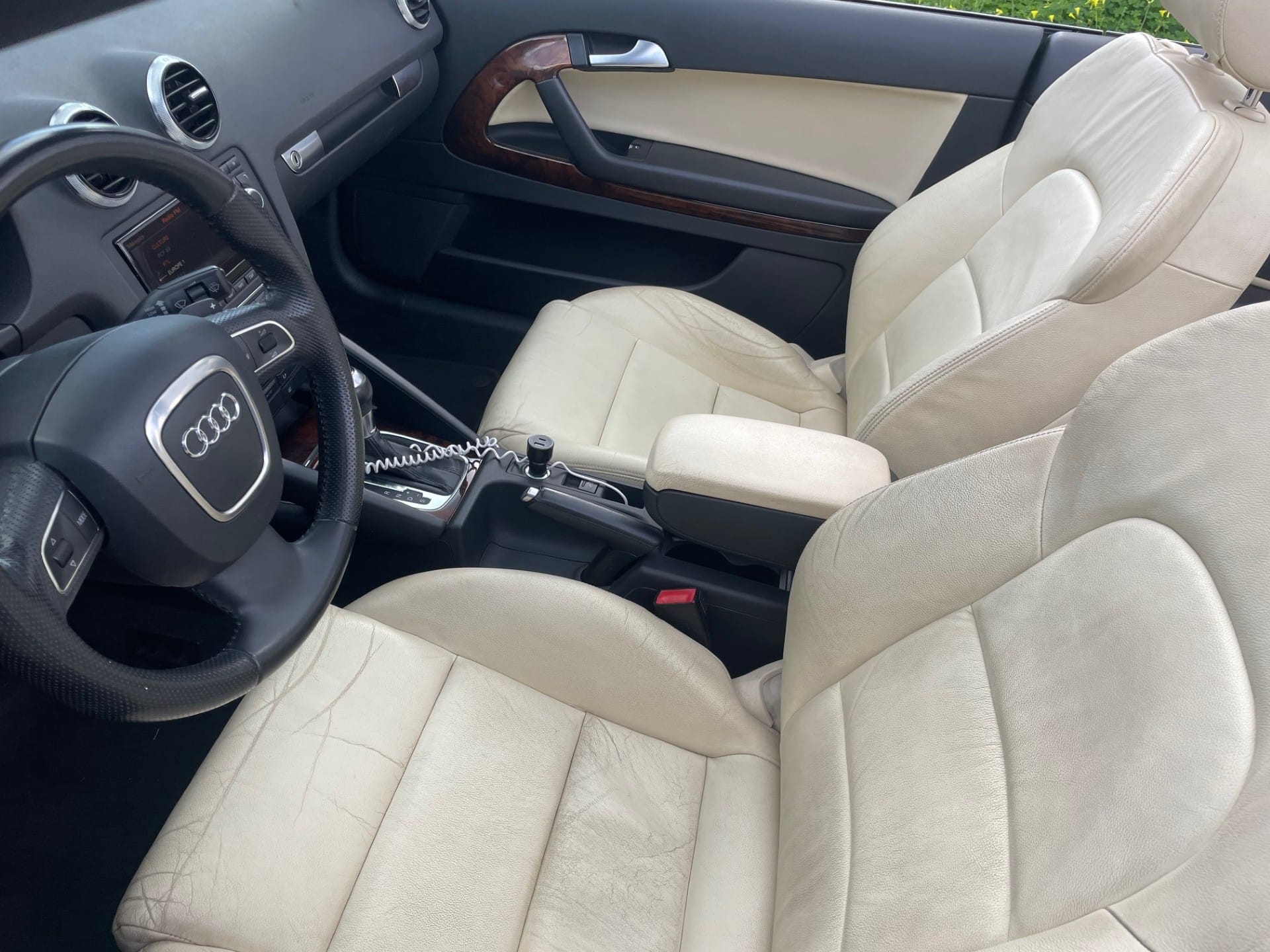 Audi A3 Cabriolet 2.0 DIESEL avec Entrée audio / iPod