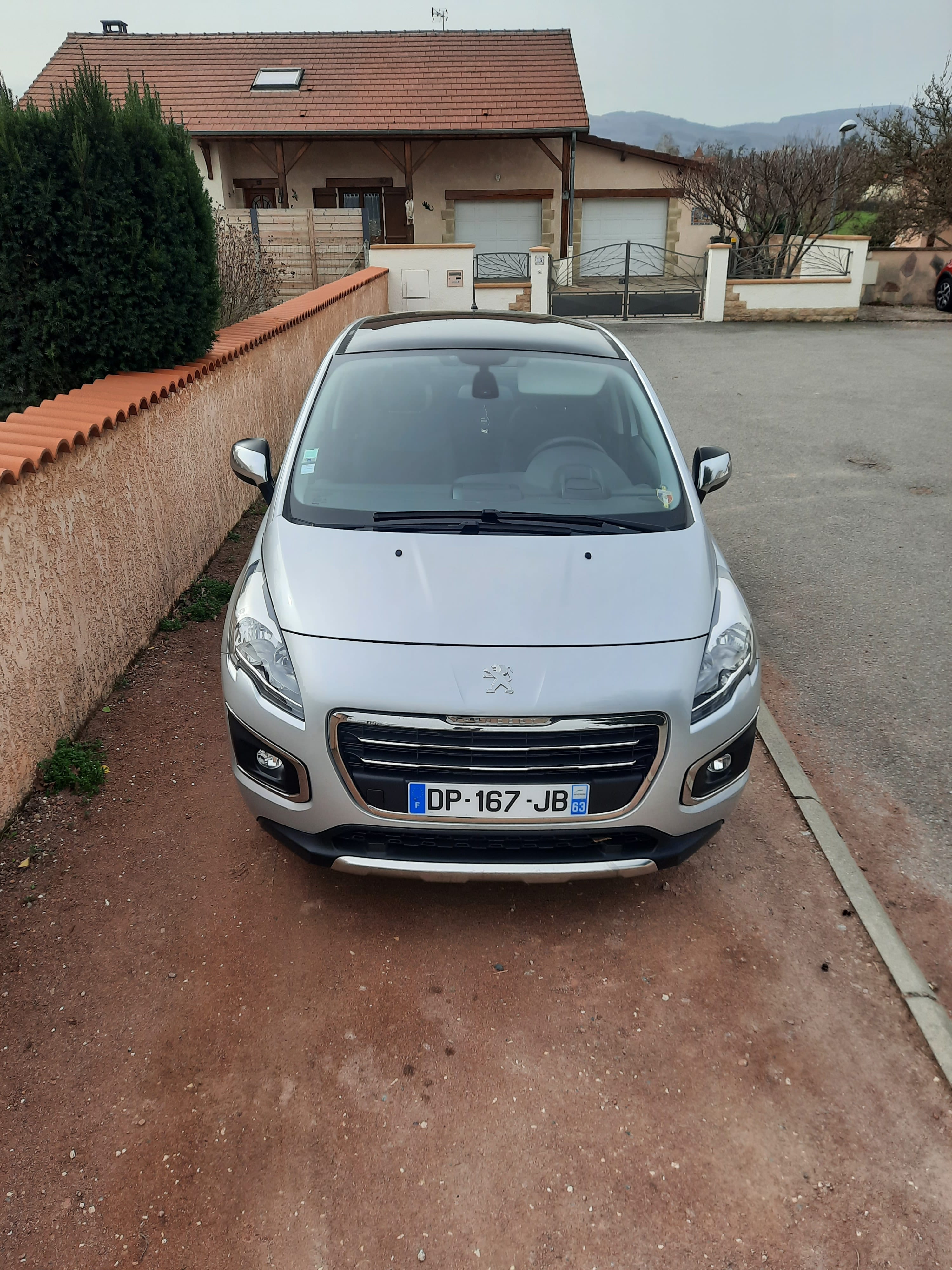 Peugeot 3008 Avec attelage 750kg avec Pneus neige