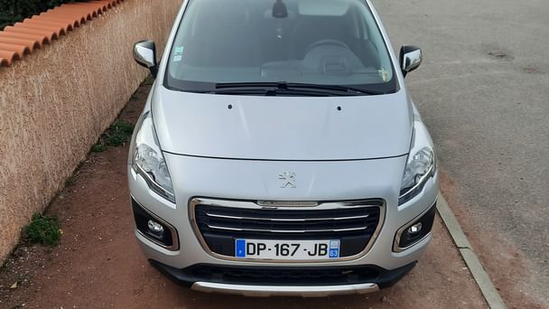 Peugeot 3008 Avec attelage 750kg avec Pneus neige