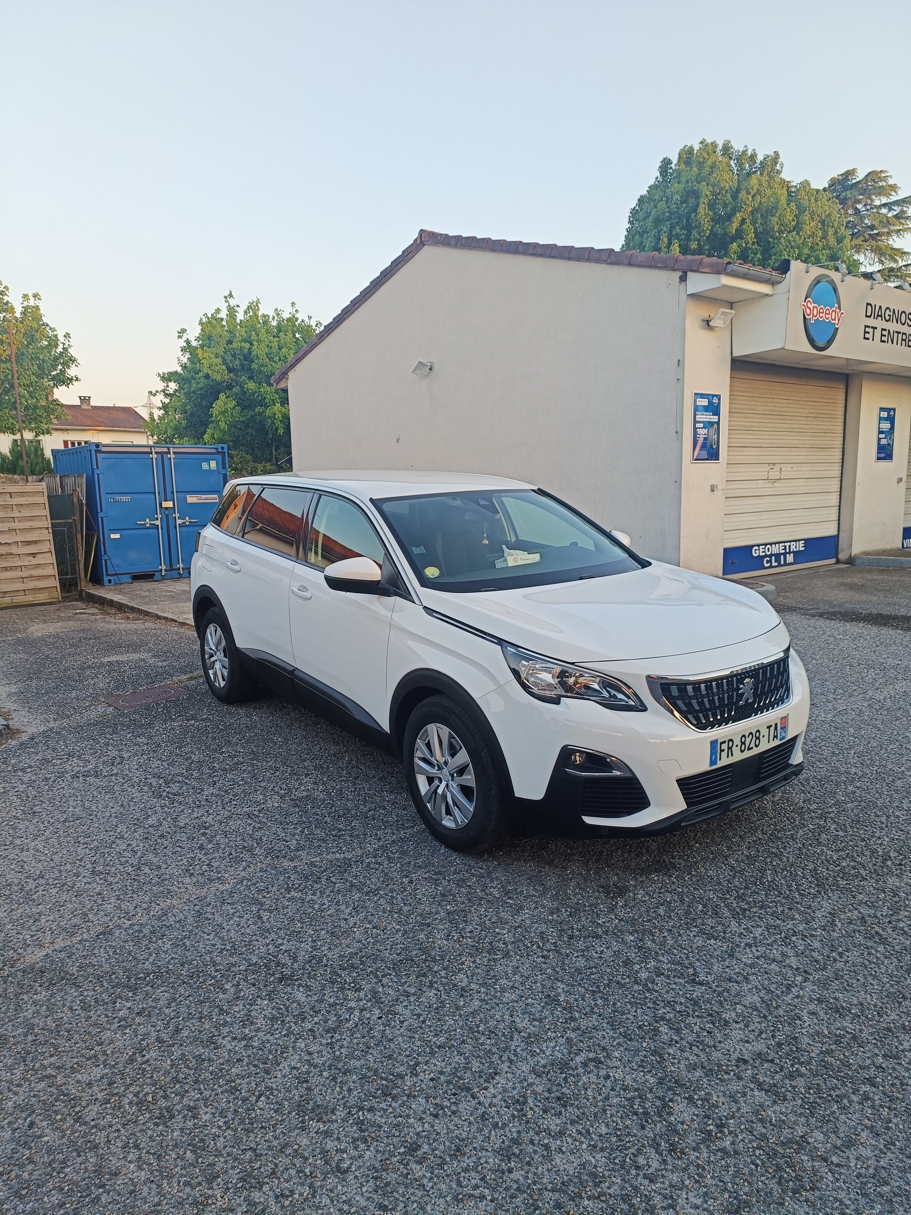 Peugeot 5008 avec Apple CarPlay