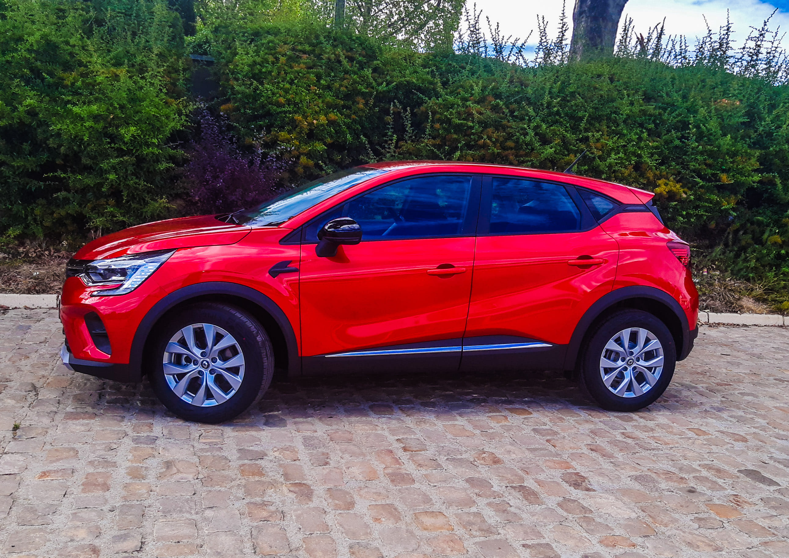 Renault Captur (FQ269) TCe 130 Boite Auto EDC (clim, régulateur, bluetooth, ...) rouge #db avec Climatisation