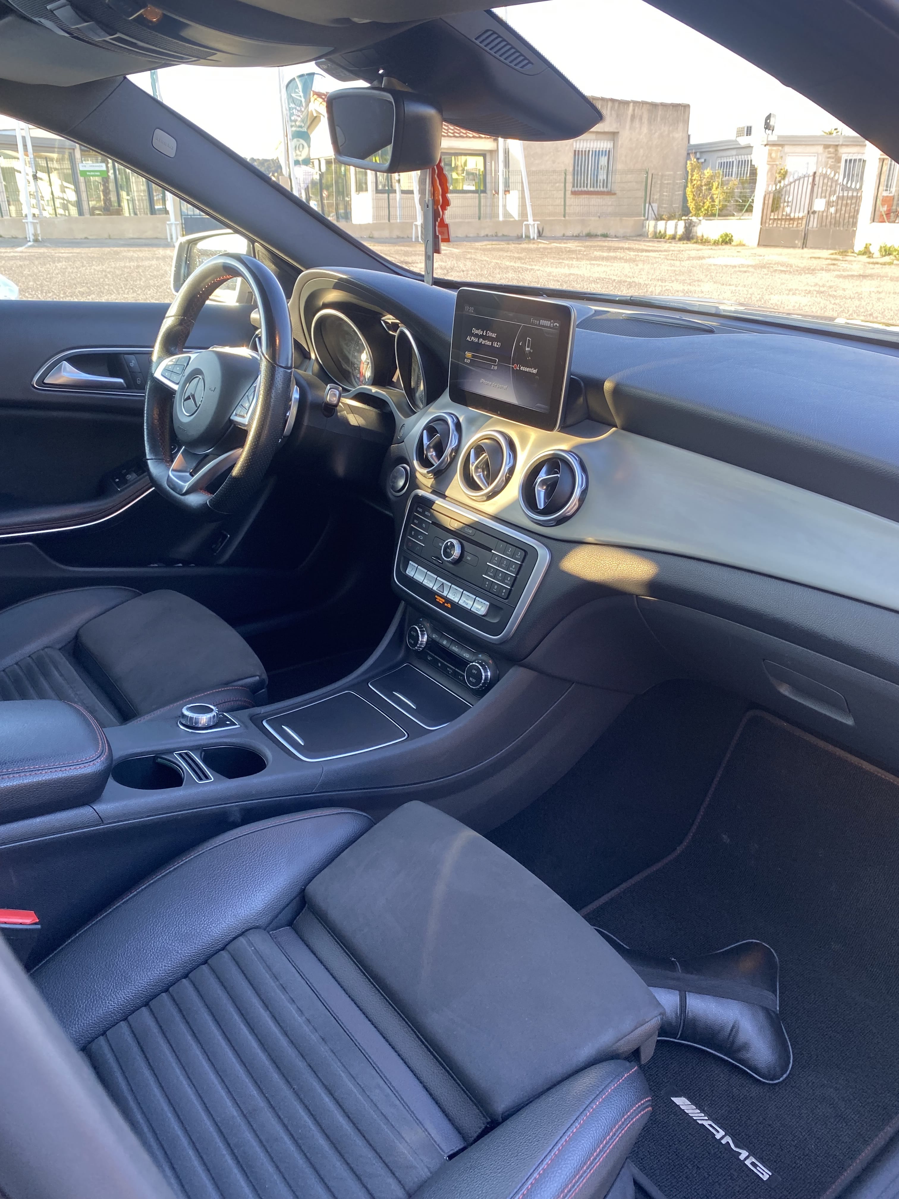 Mercedes-Benz Classe GLA  AMG line avec Audio Bluetooth