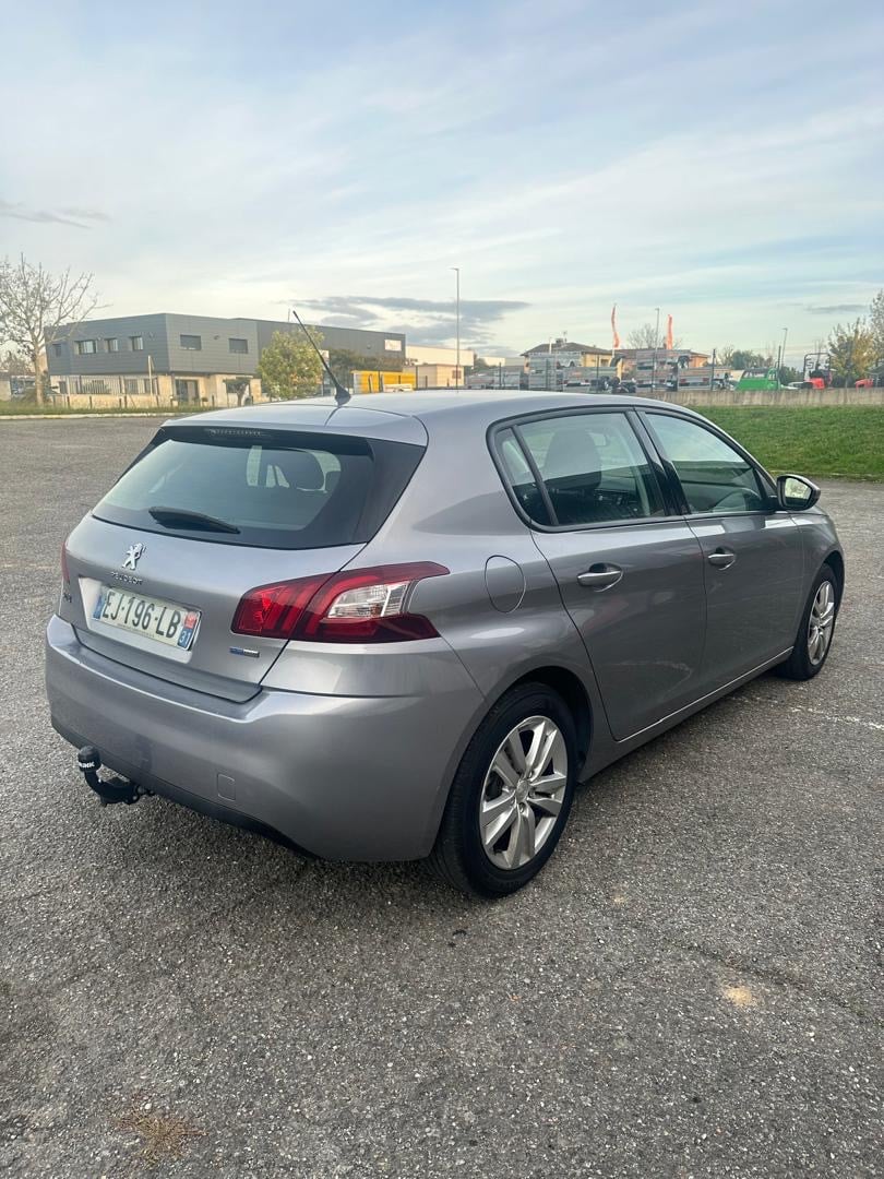 Peugeot 308 avec GPS