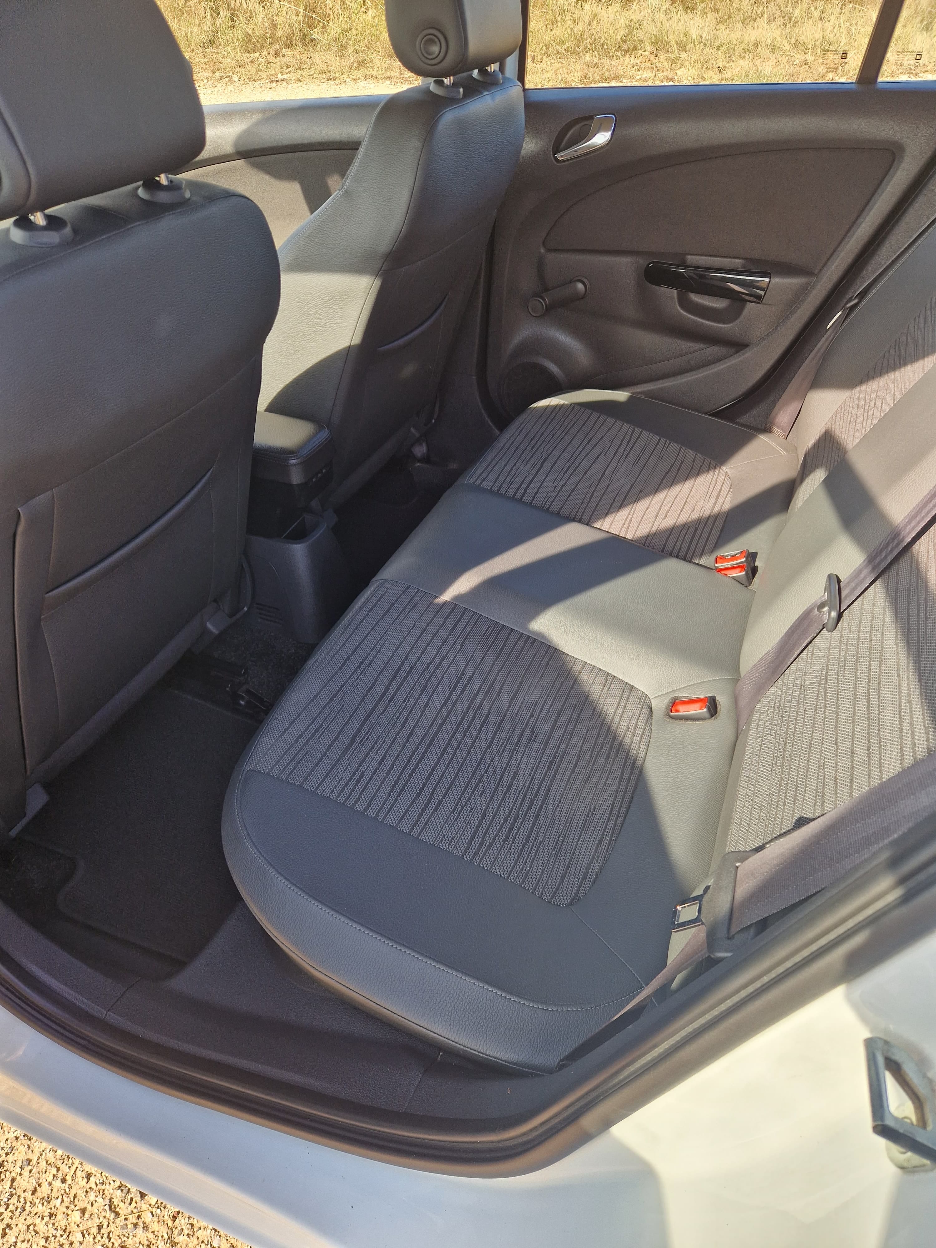 Opel Corsa Automático Conducción Cómoda y Ágil, Perfecto para Ciudad y Carretera.