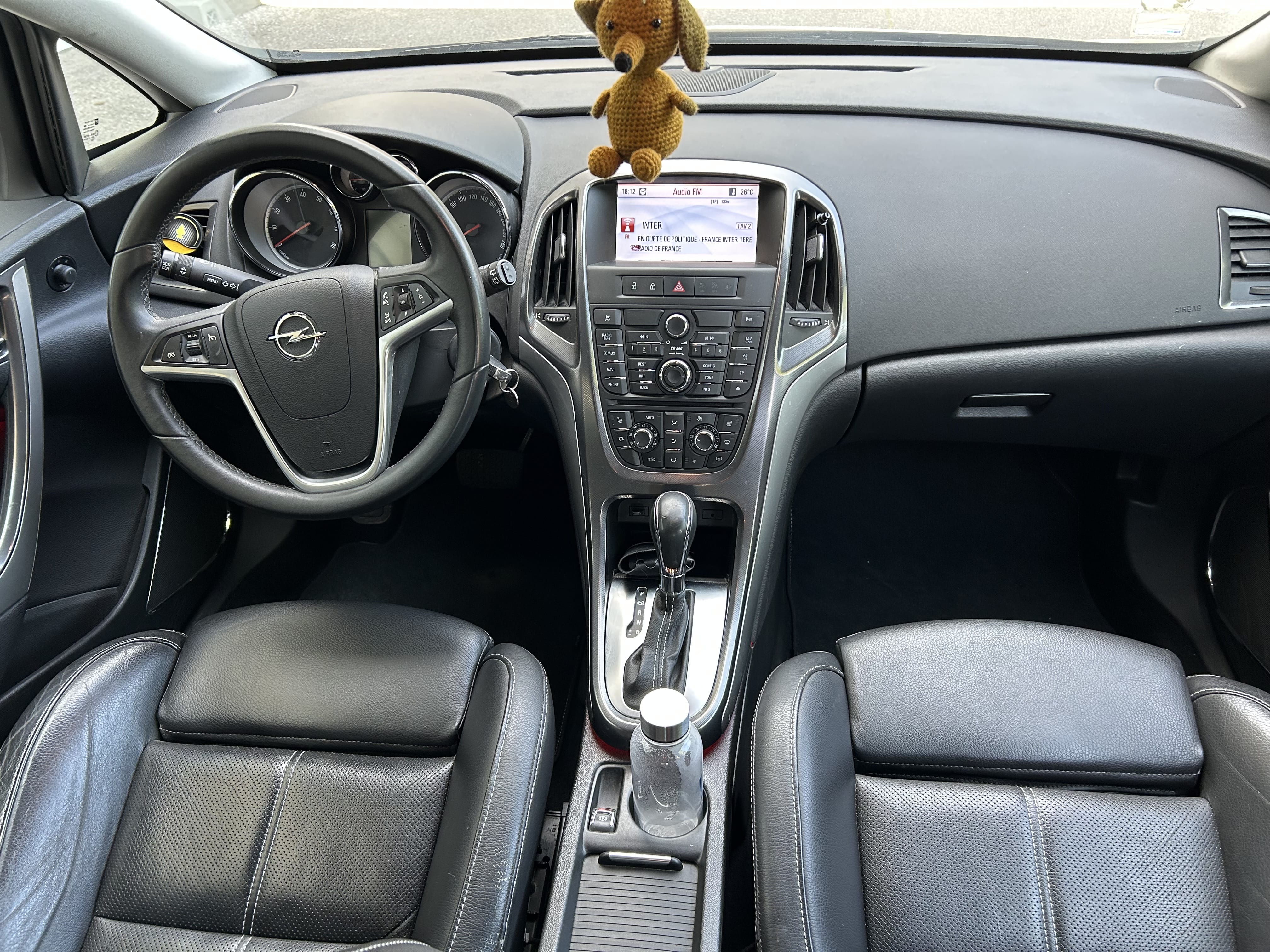 Opel Astra avec Entrée audio / iPod