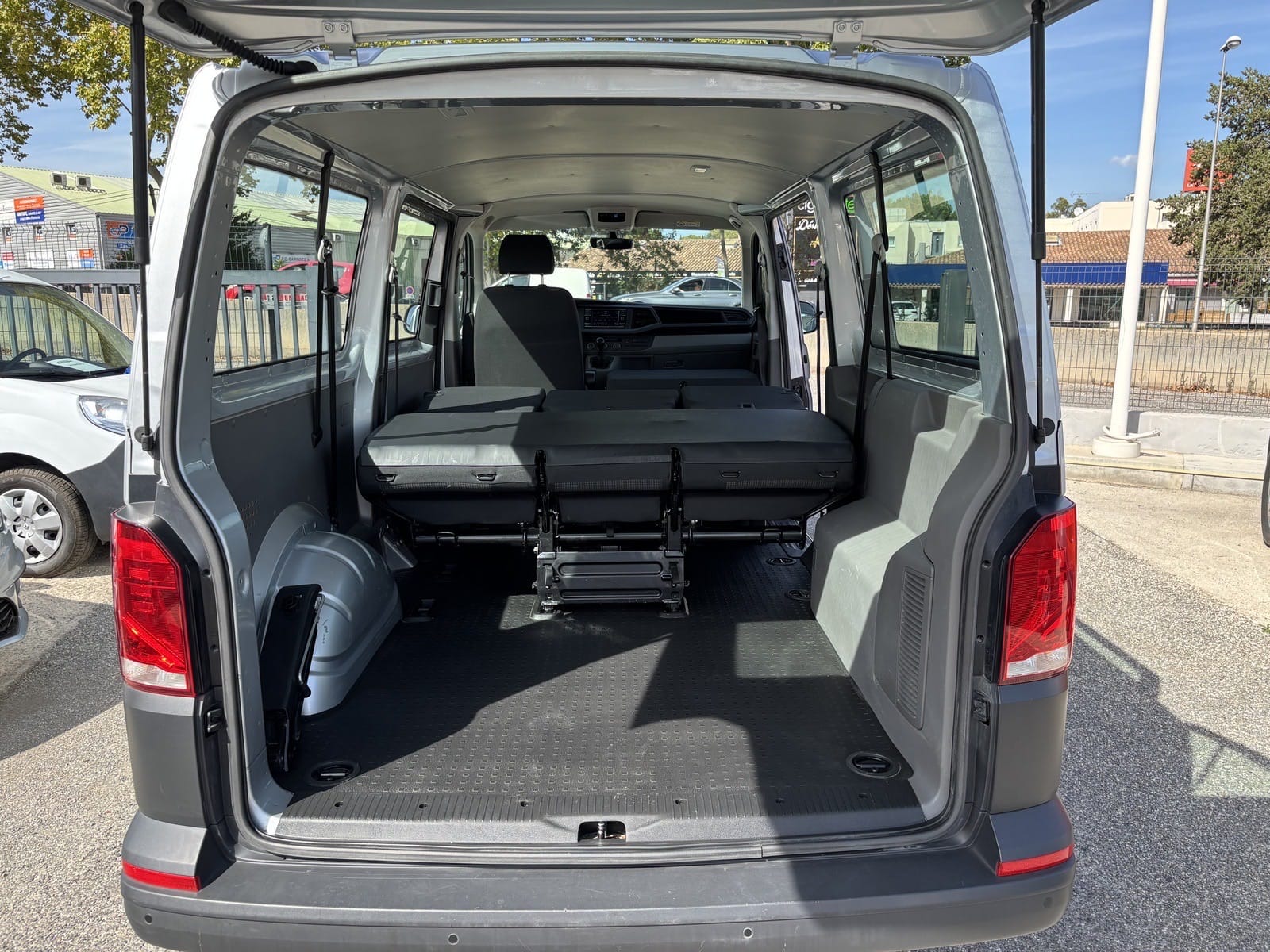 Volkswagen Transporter 6.1 Business Line avec Apple CarPlay