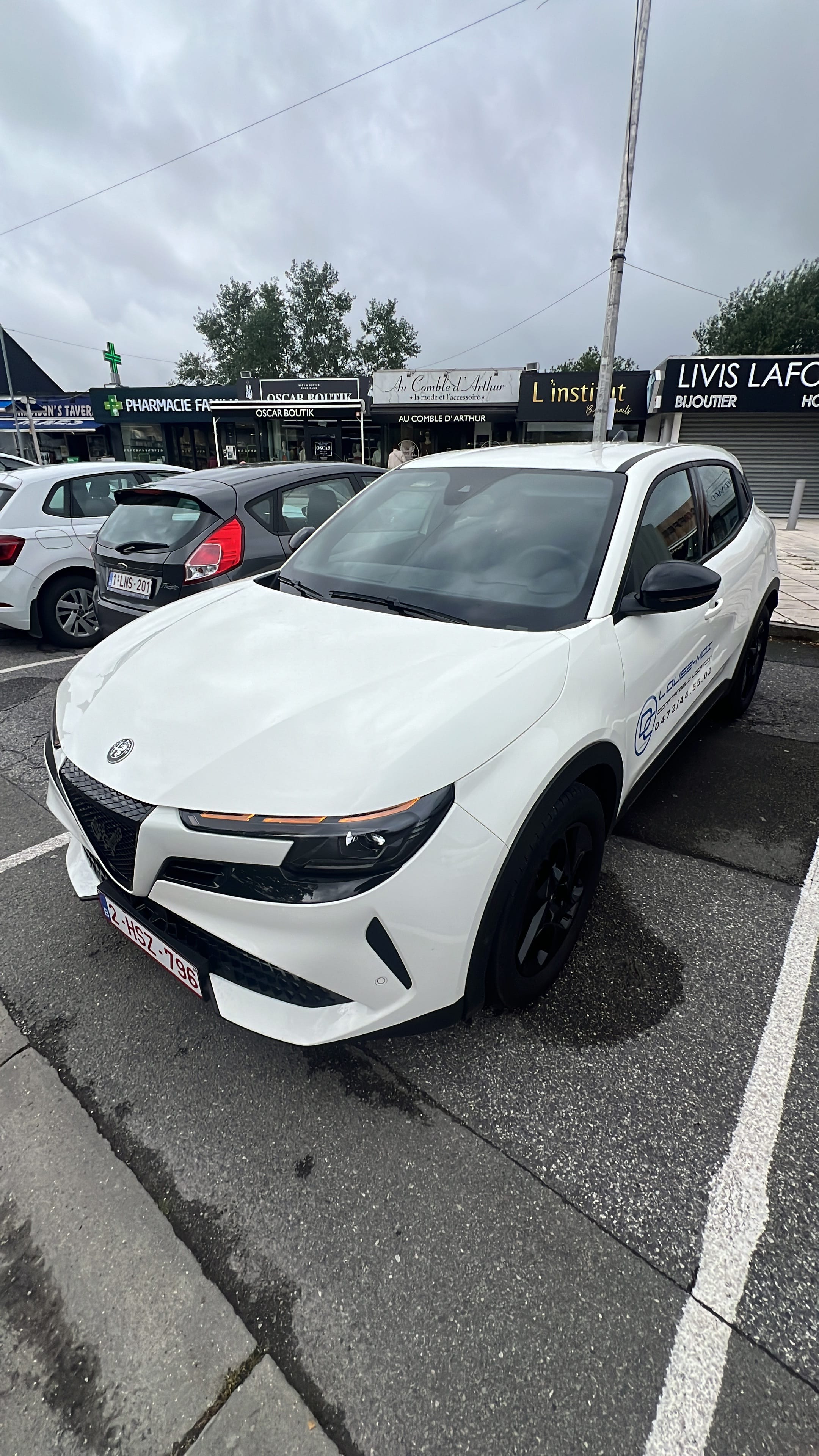 Alfa-Romeo Junior, 2025, Euro 95 (E10) / Elektrisch (hybride), automatisch