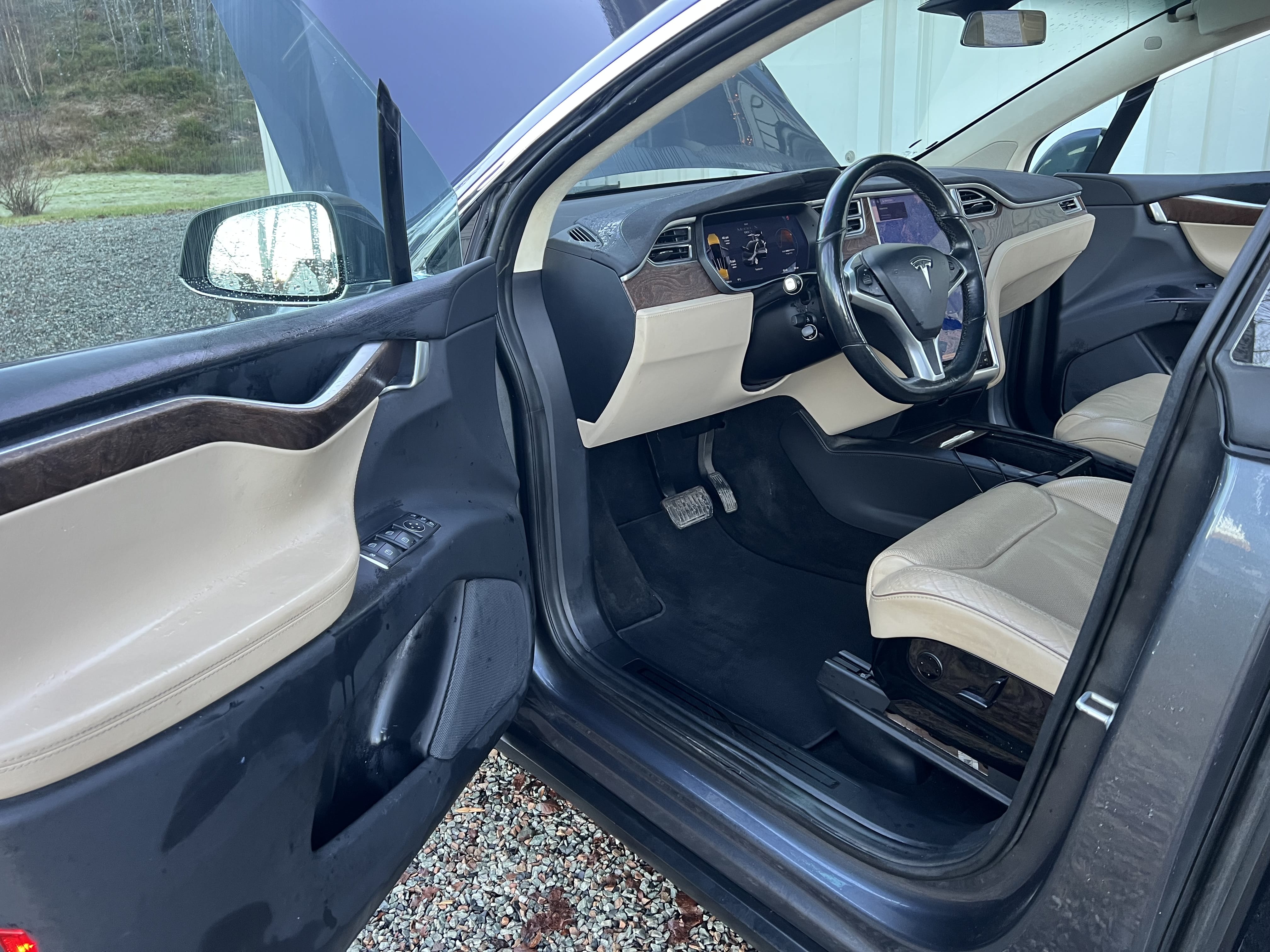 Tesla Model X med Cruisekontroll