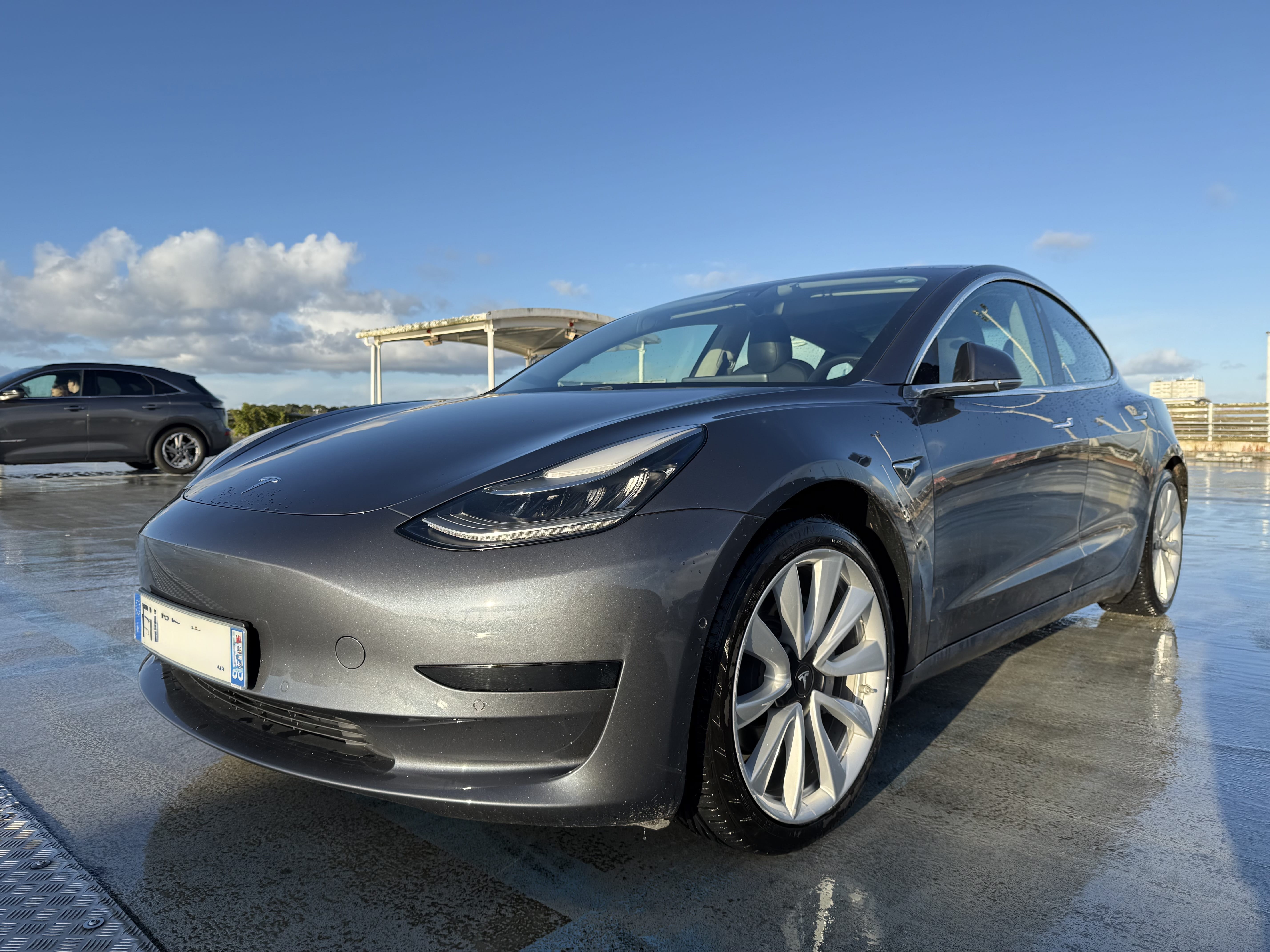 Tesla Model 3 avec Dashcam