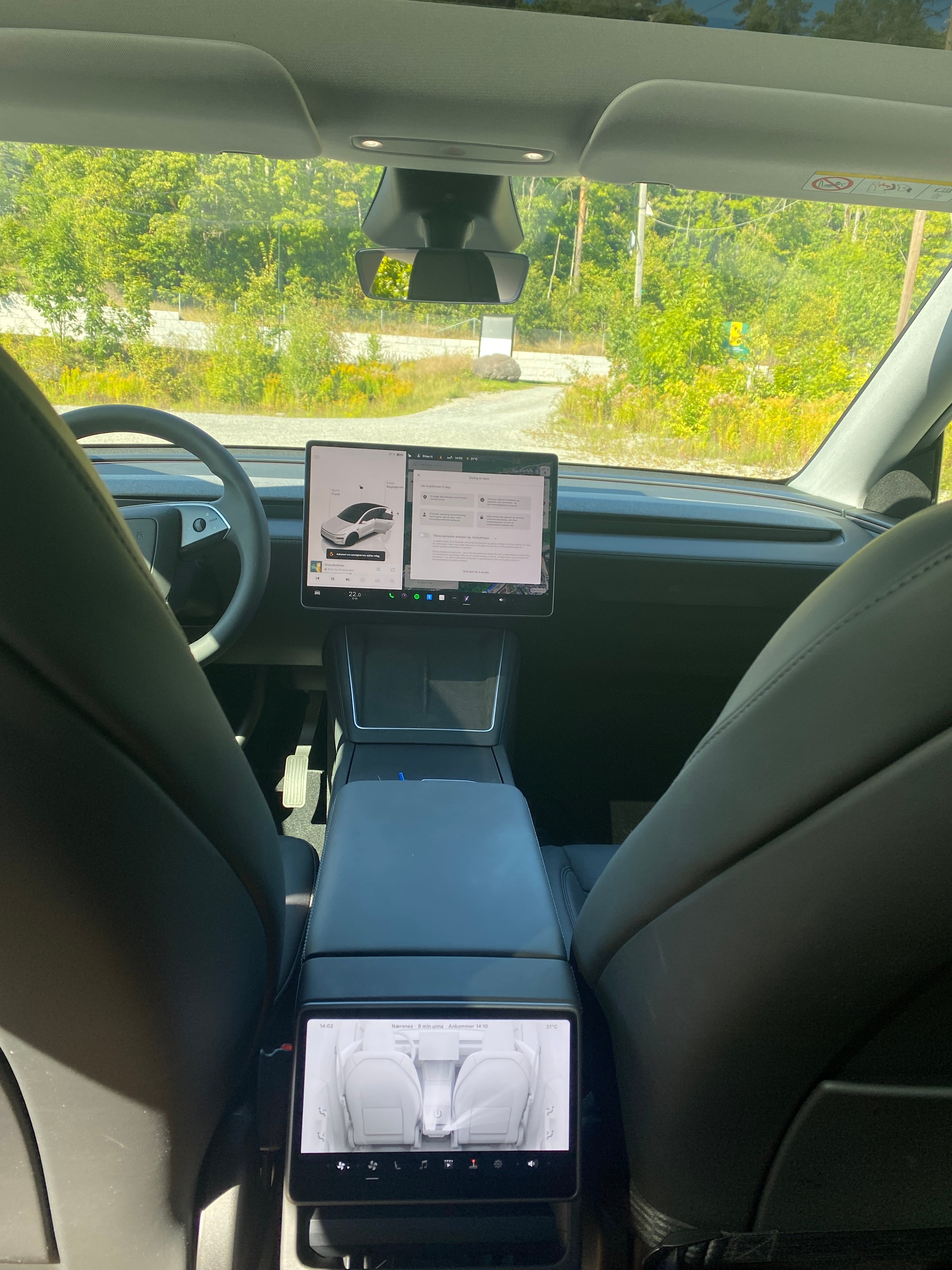 Tesla Model Y med GPS