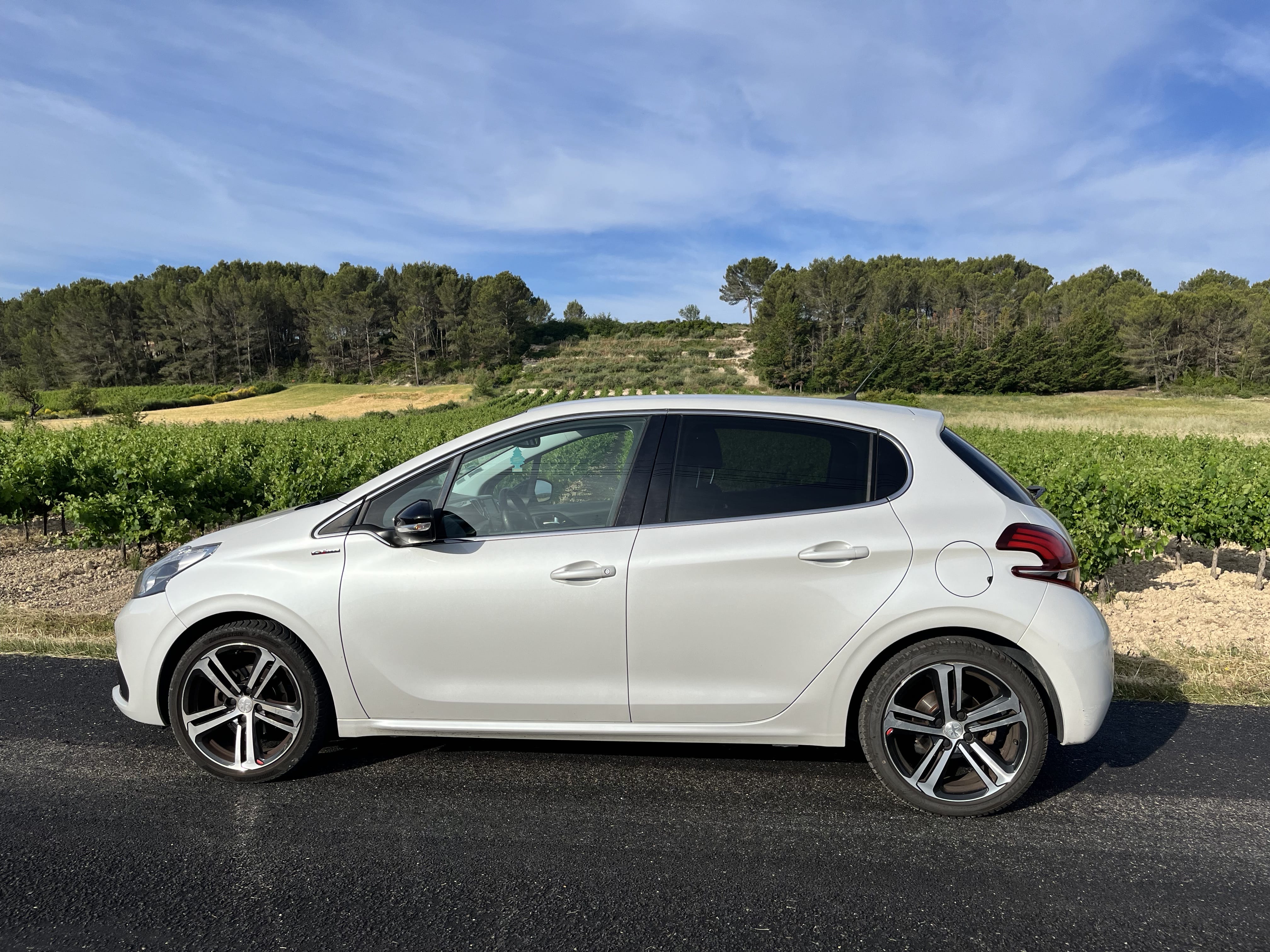 Peugeot 208 GT Line avec Climatisation