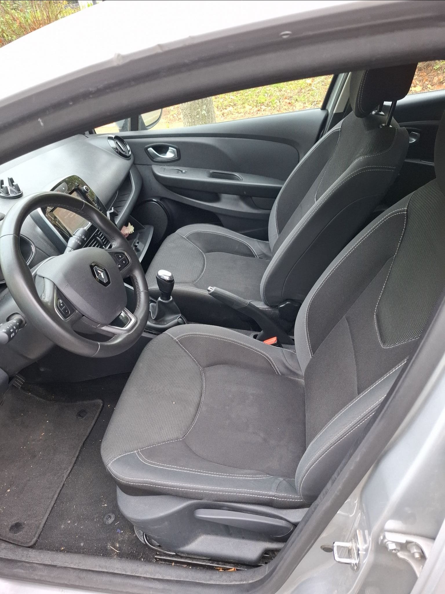 Renault Clio EY605PL with GPS