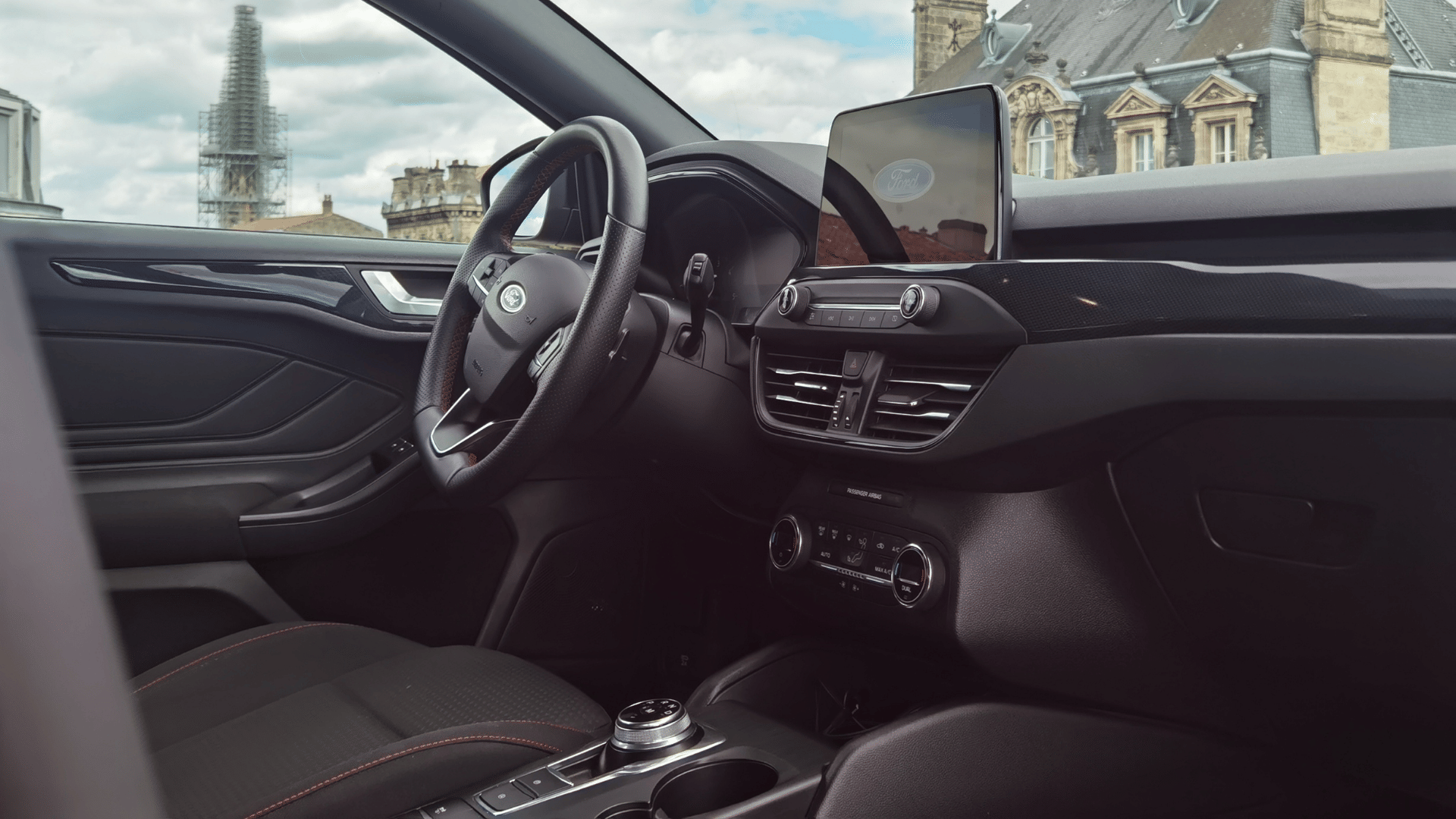 Ford Focus SW Break ST-Line | AUTO | Coffre Énorme | GARE ST-JEAN (750m) avec GPS