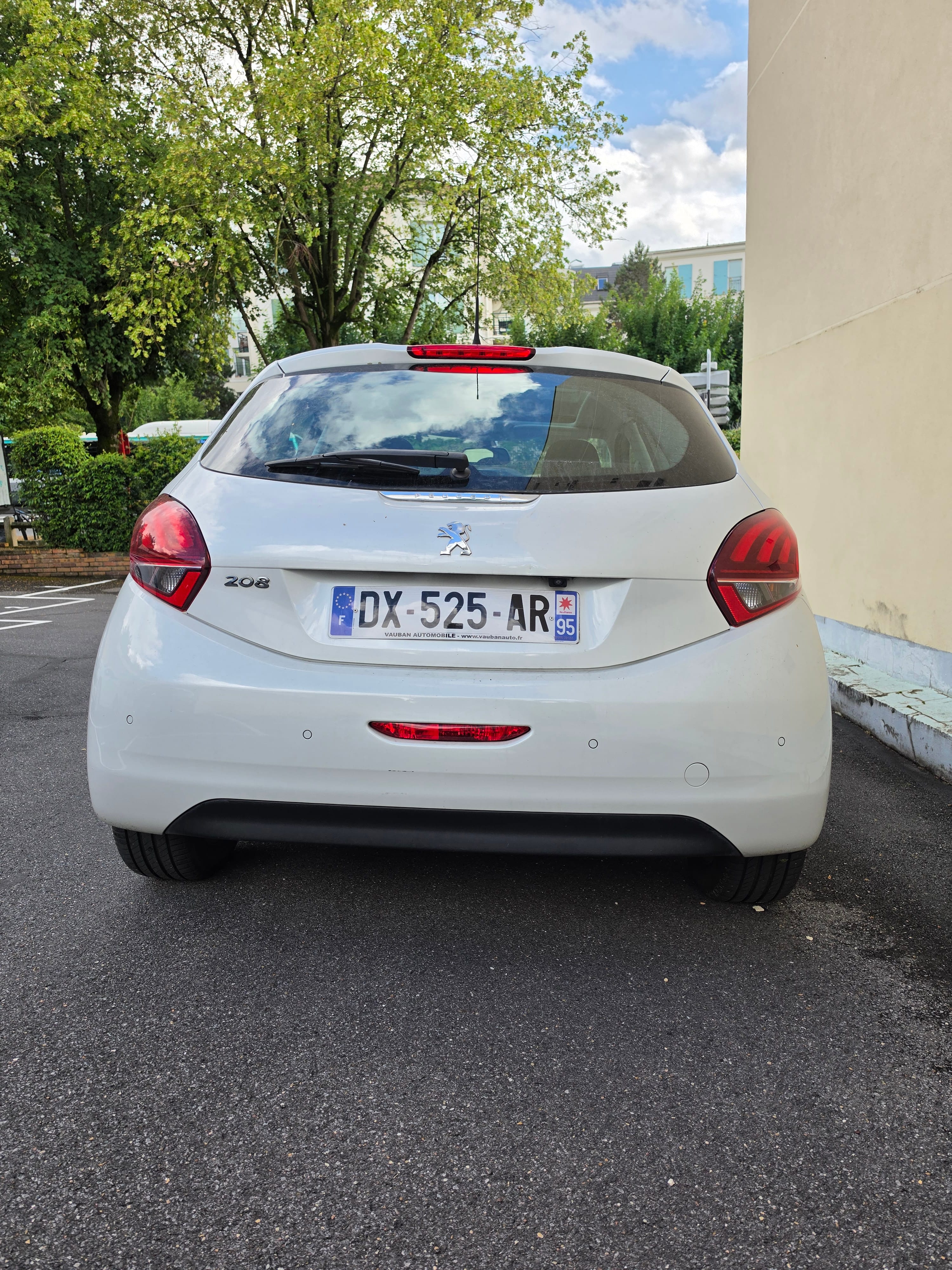 Peugeot 208 avec Apple CarPlay