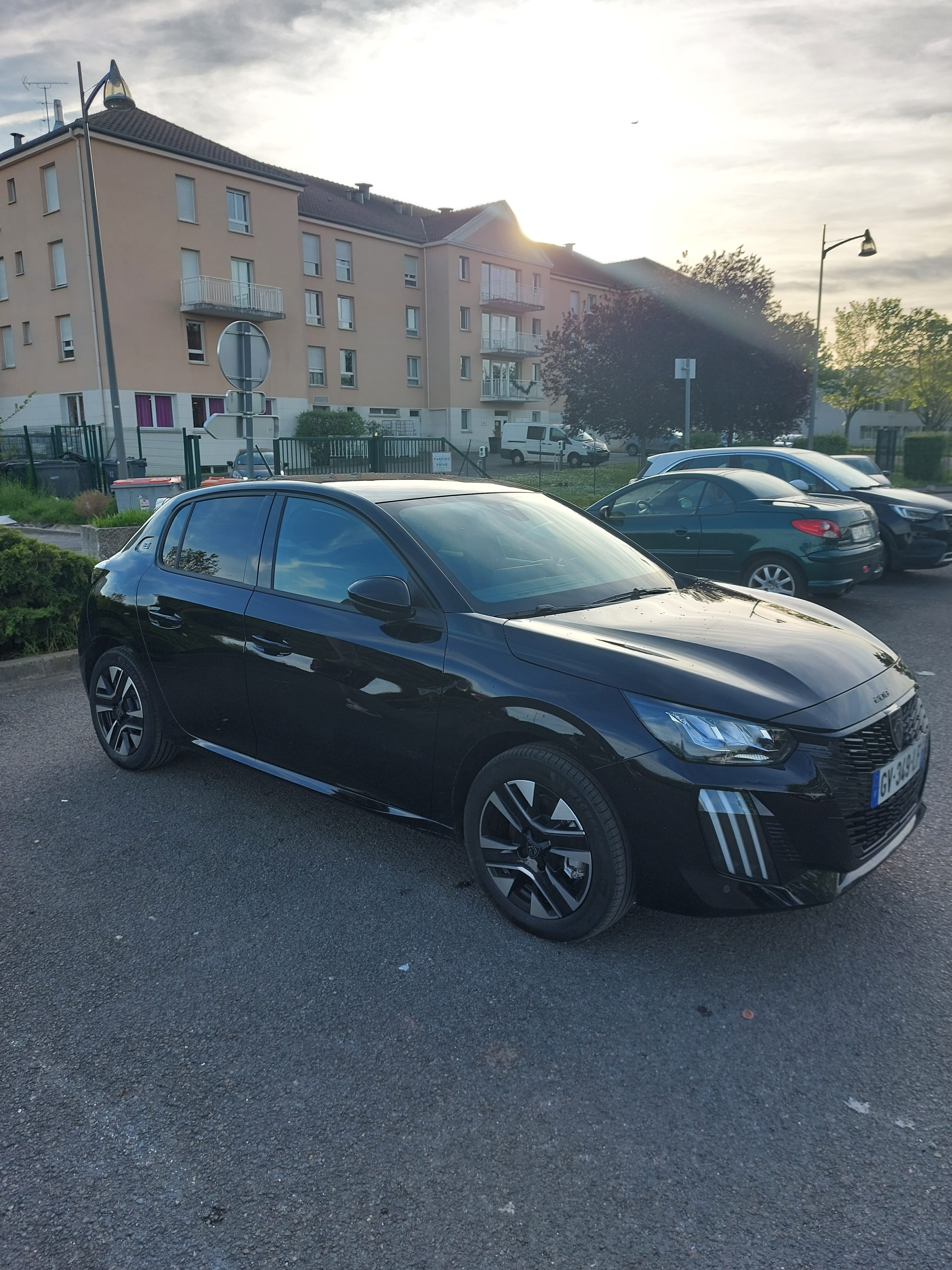 Peugeot e-208 Style avec GPS