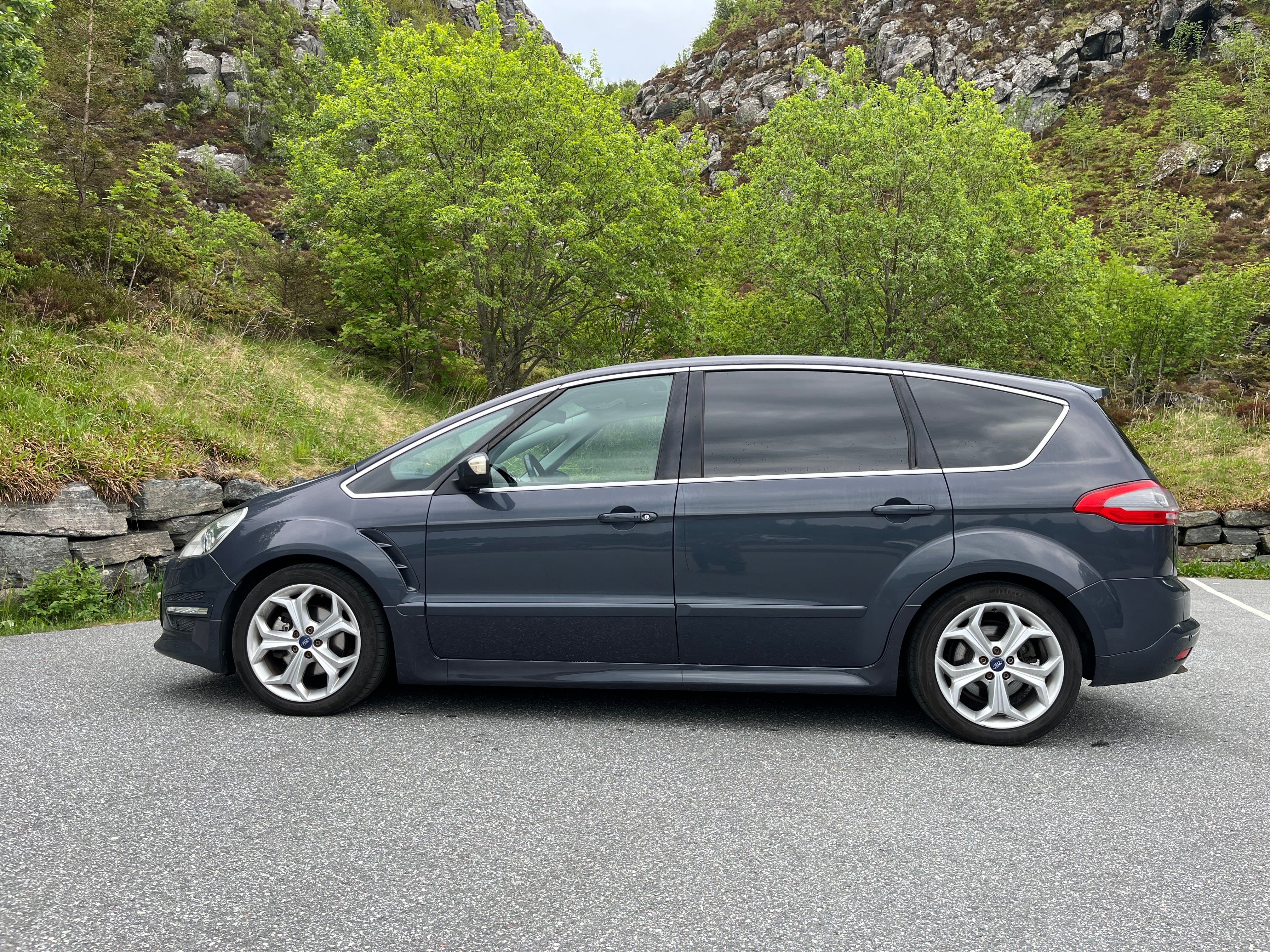 Ford S-Max with Air conditioning