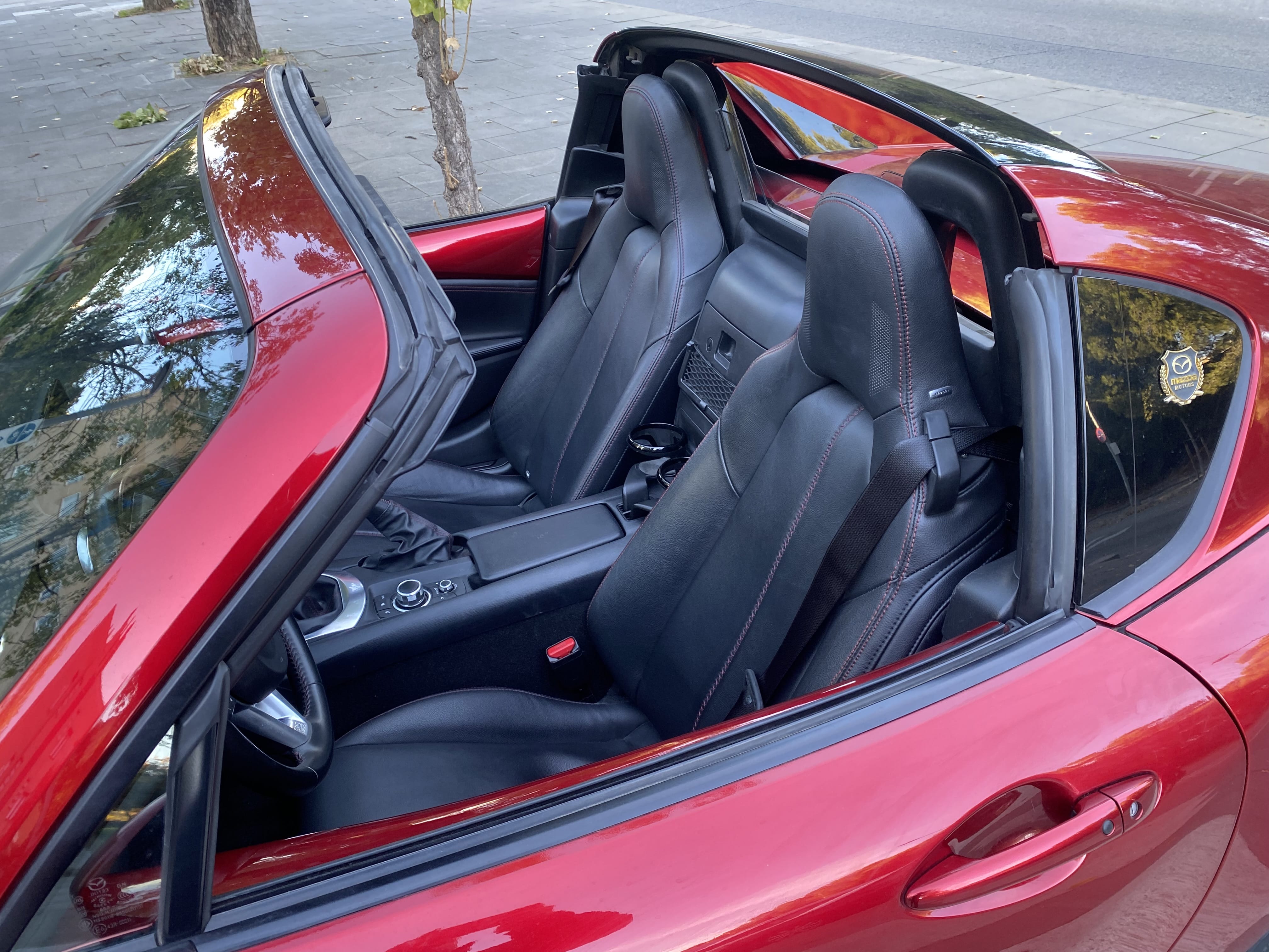 Mazda MX-5 Roadster con Entrada de Audio/iPod