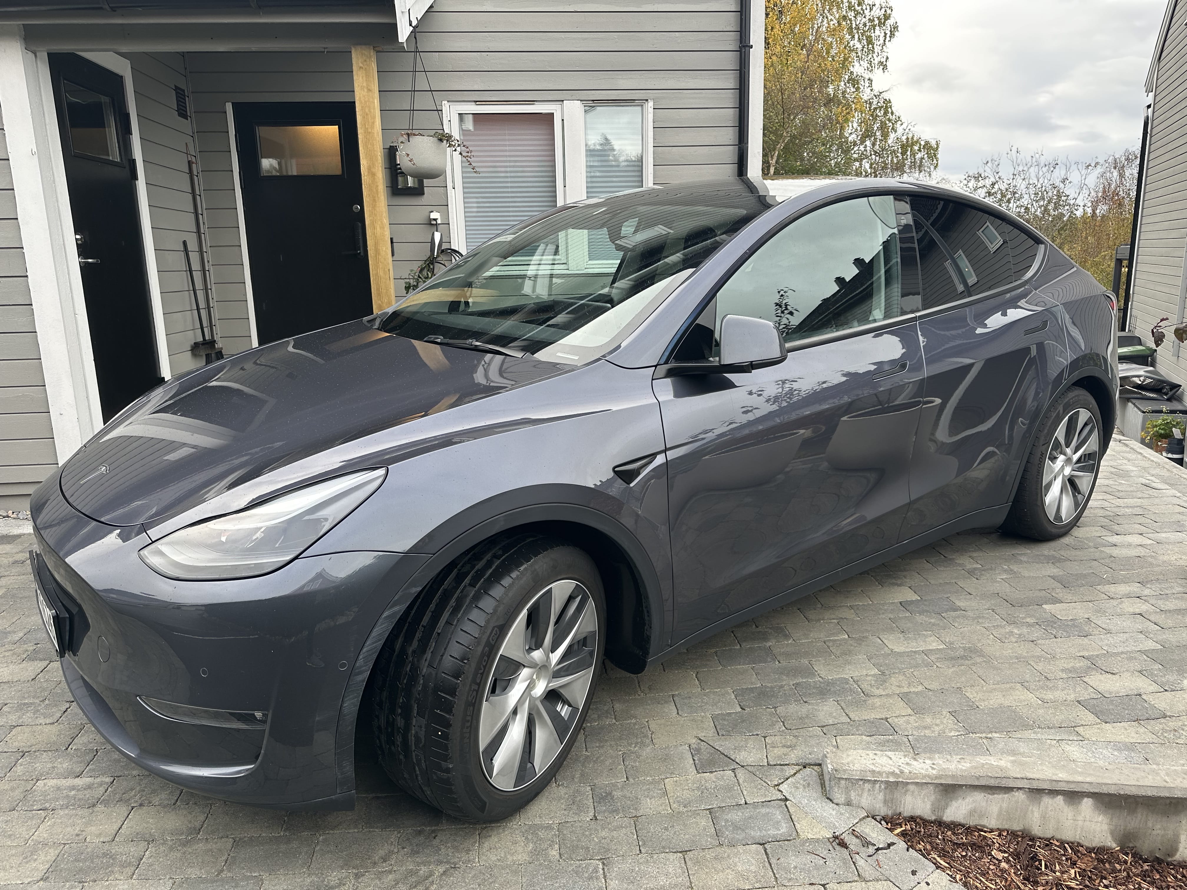 Tesla Model Y Long Range med Aircondition