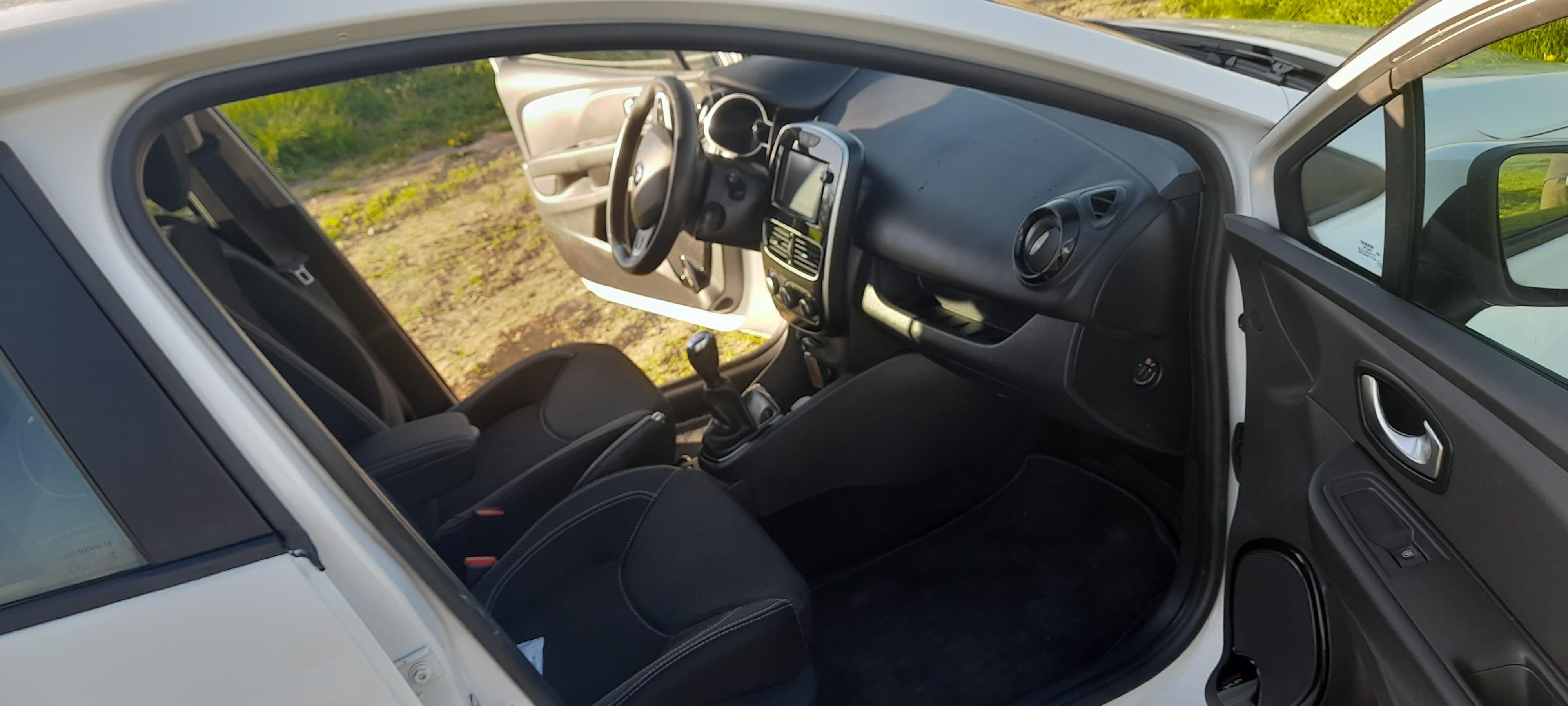 Renault Clio avec Siège bébé