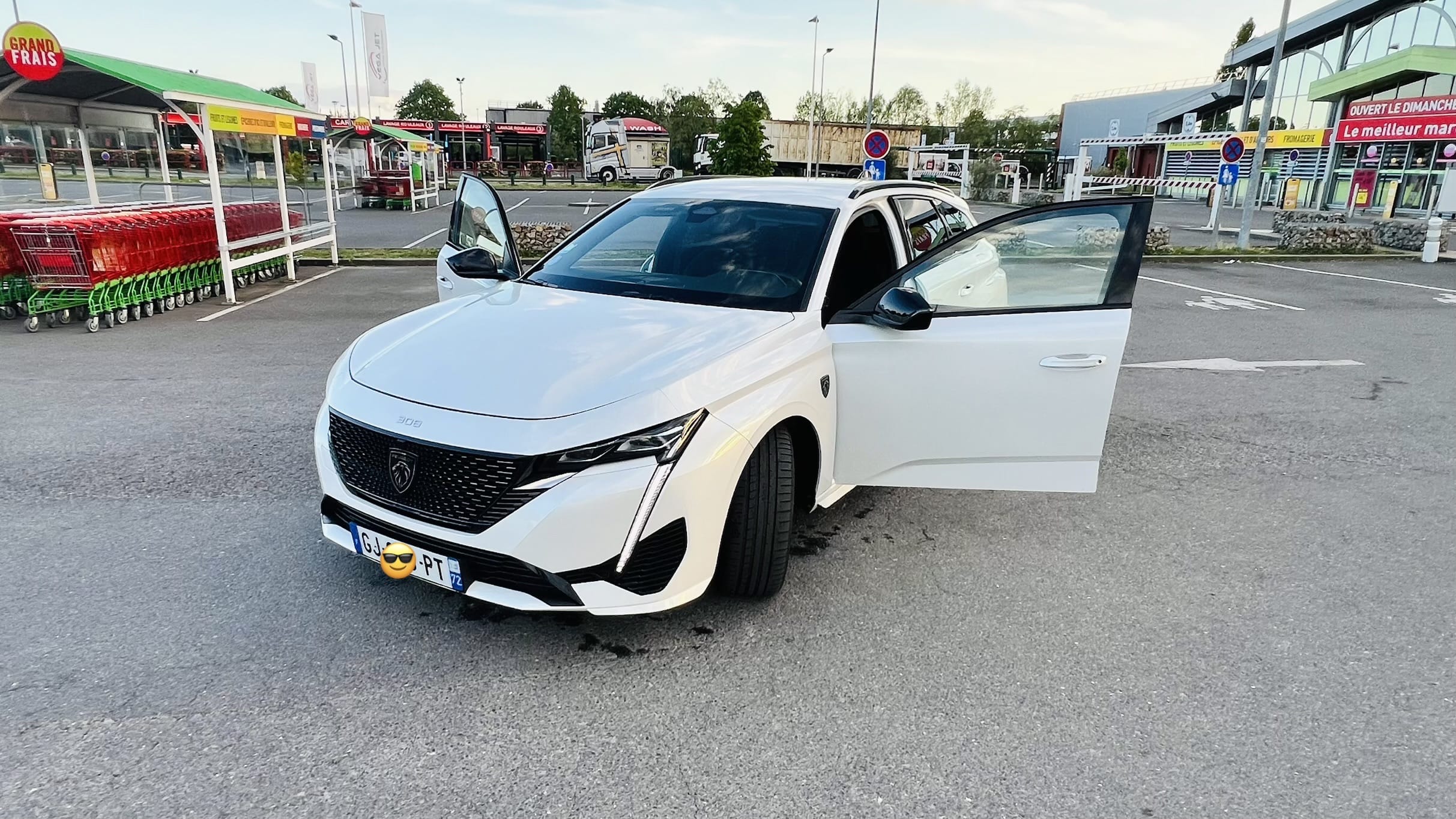 Peugeot 308 GT avec Apple CarPlay