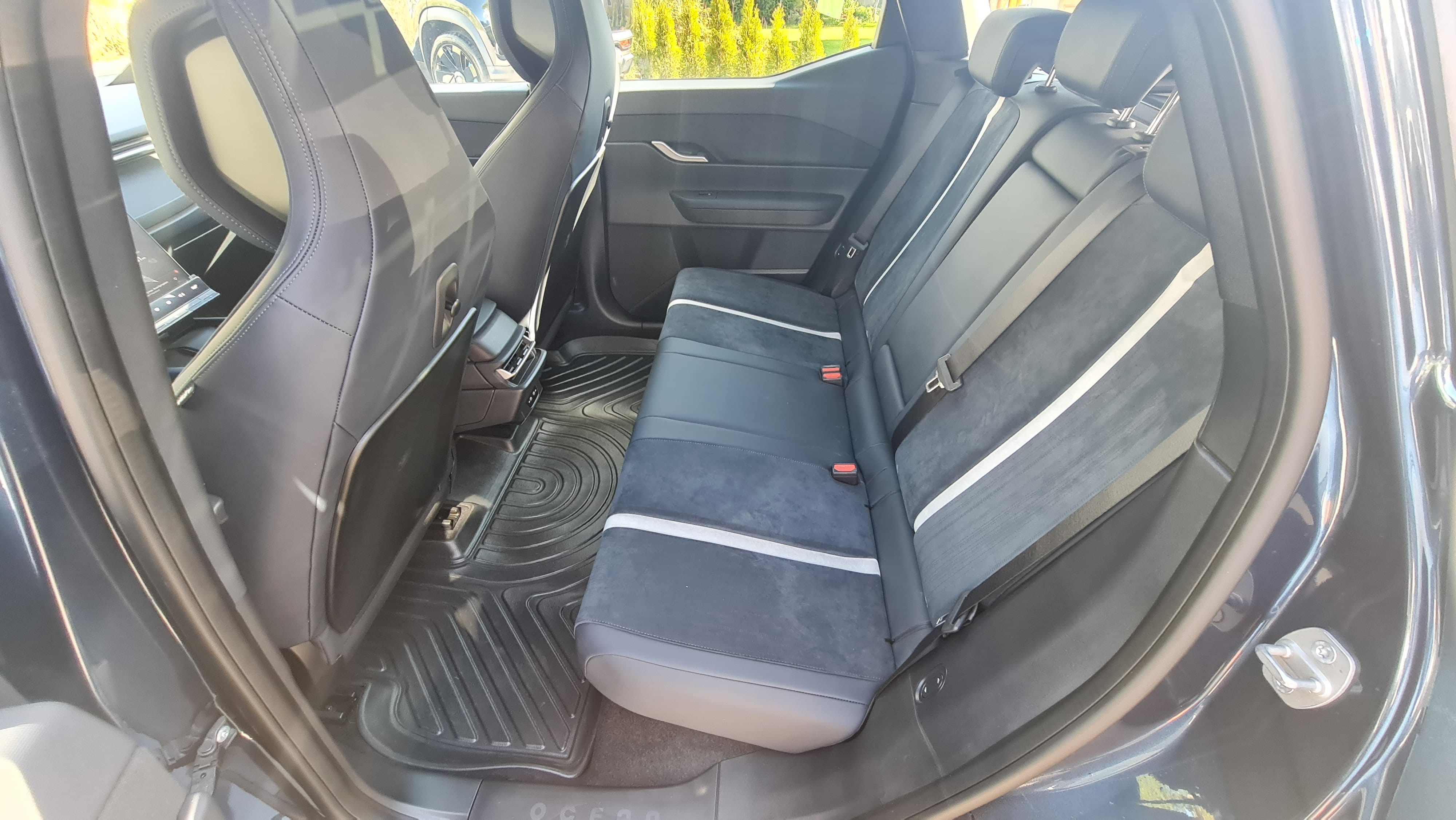 Fisker Ocean One met Autostoel baby