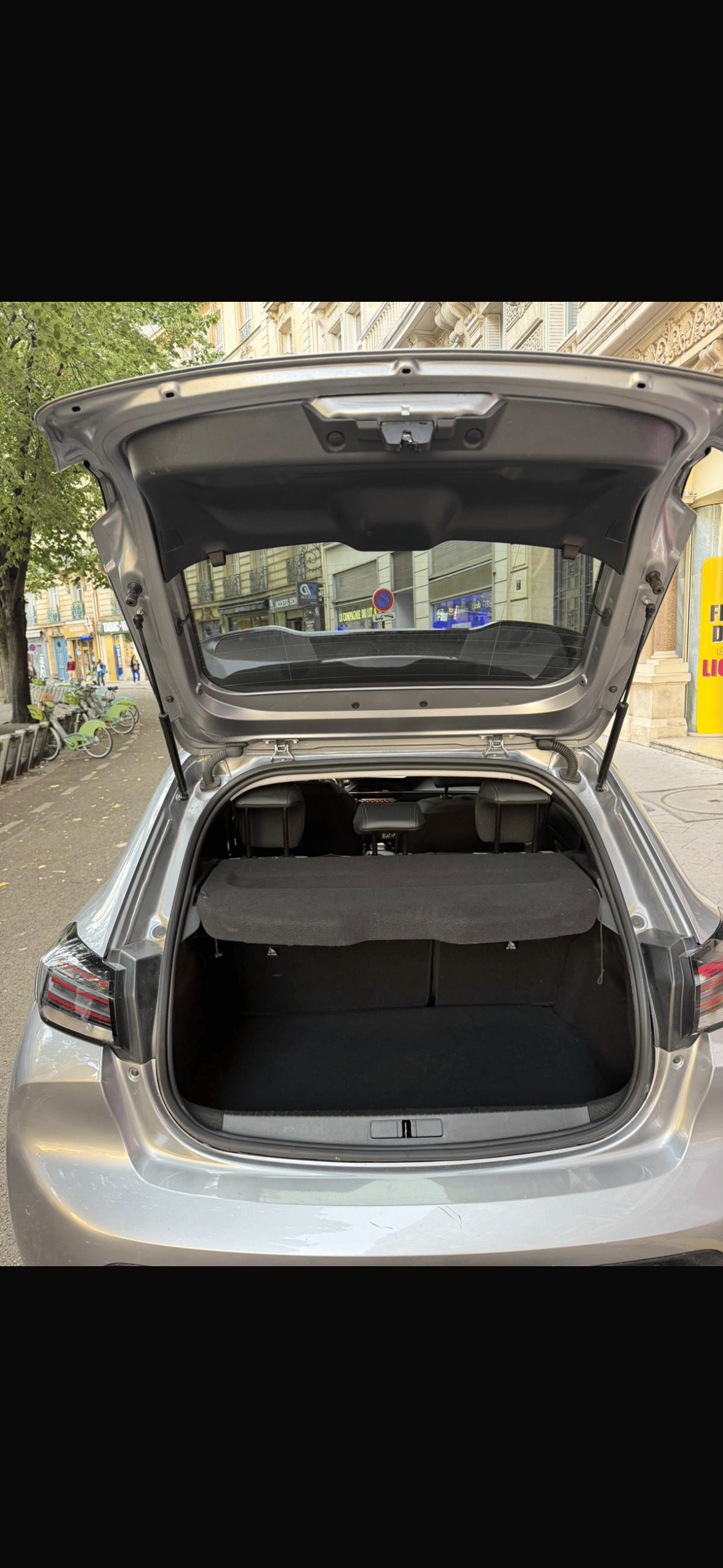 Peugeot 208 avec Siège bébé