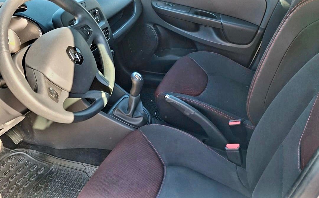 Renault Clio con Silla infantil