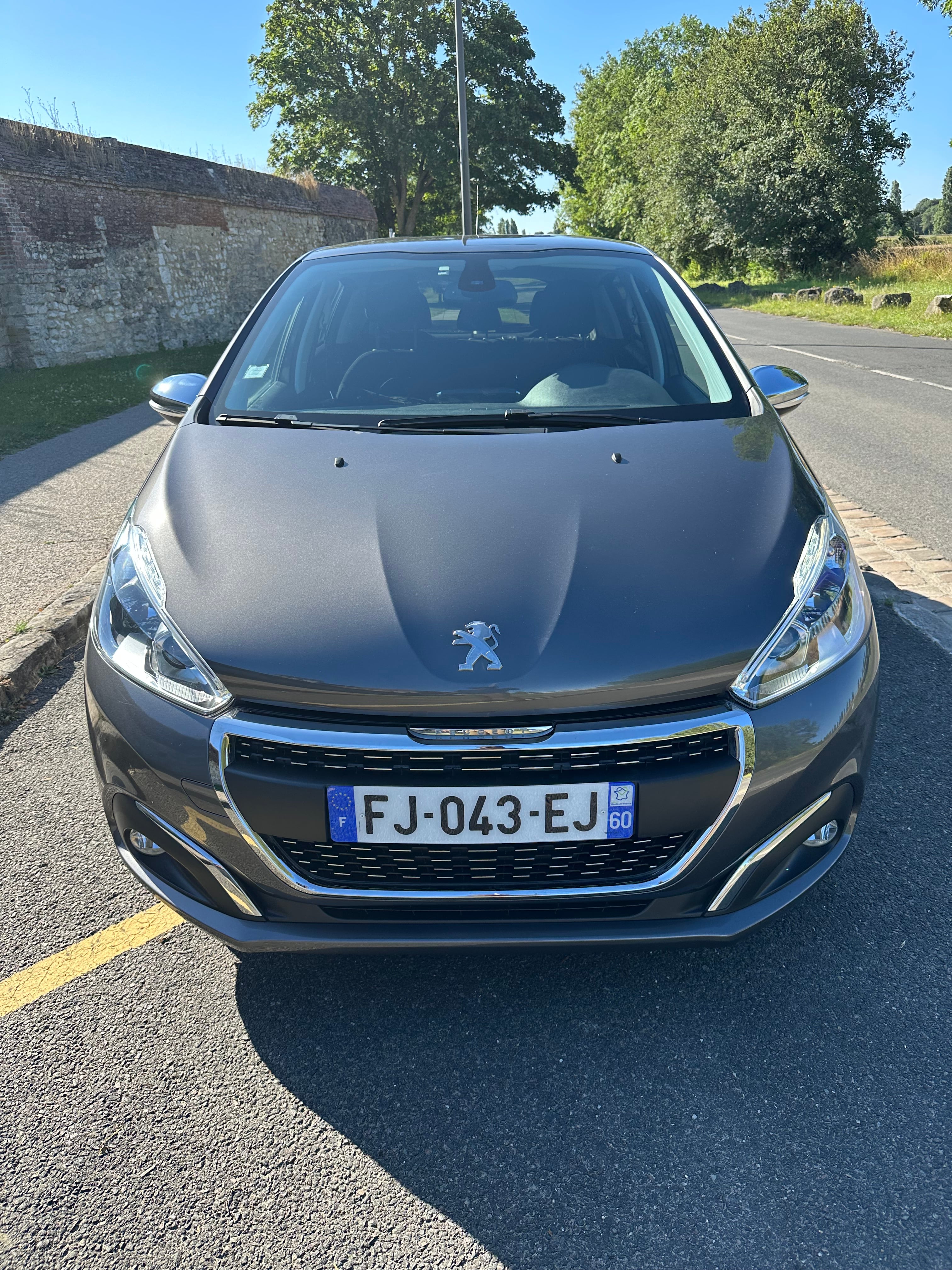 Peugeot 208 Phase 2 (5 Portes 1.2 VTi 12V S&S 82 cv) avec Climatisation