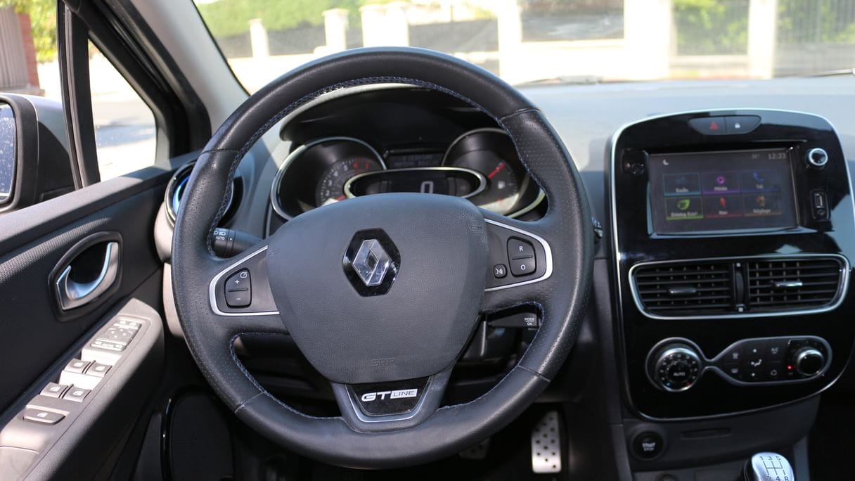 Renault Clio FQ-648-MR avec Audio Bluetooth