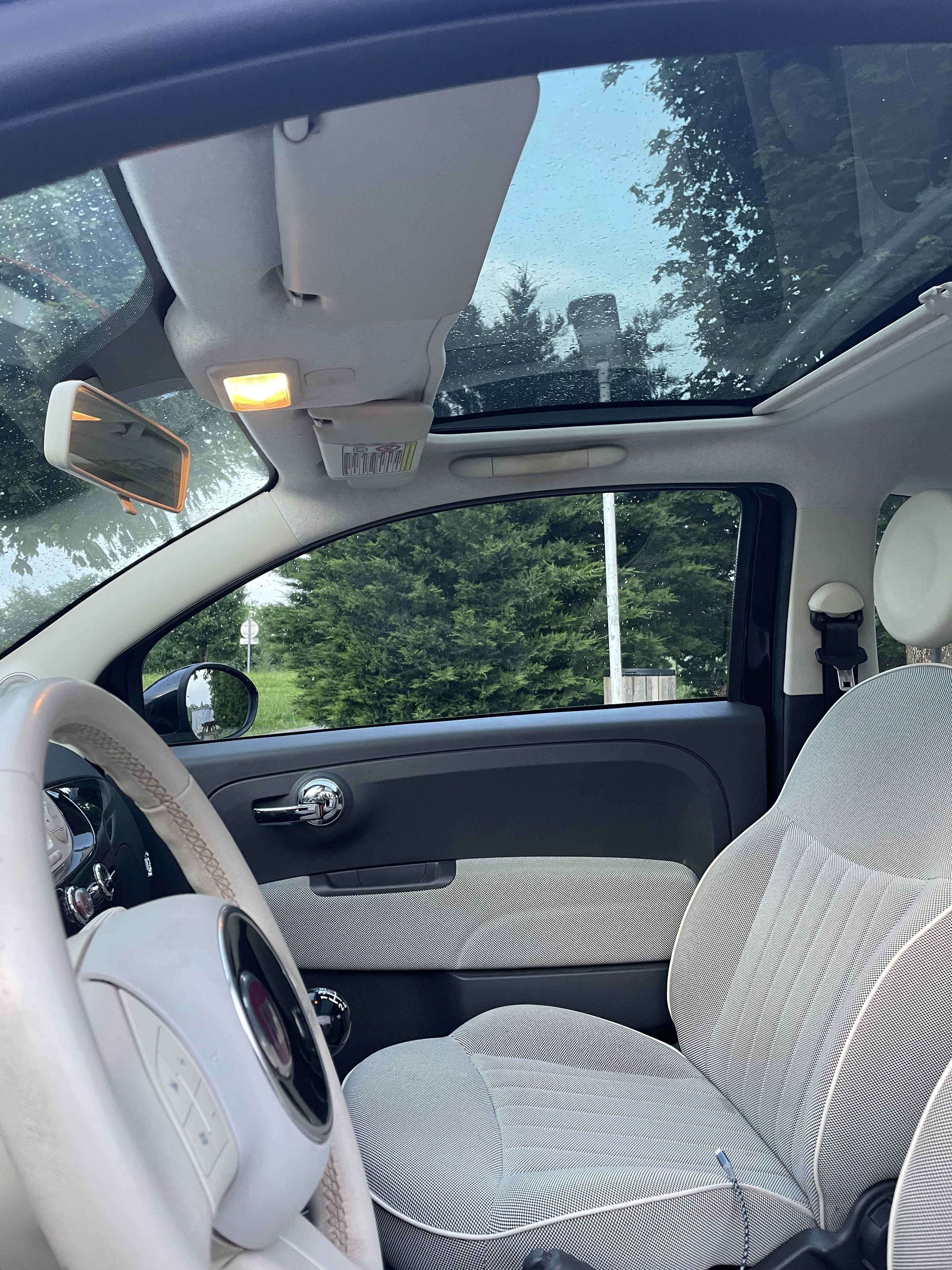 Fiat 500 Toit panoramique :) avec Entrée audio / iPod