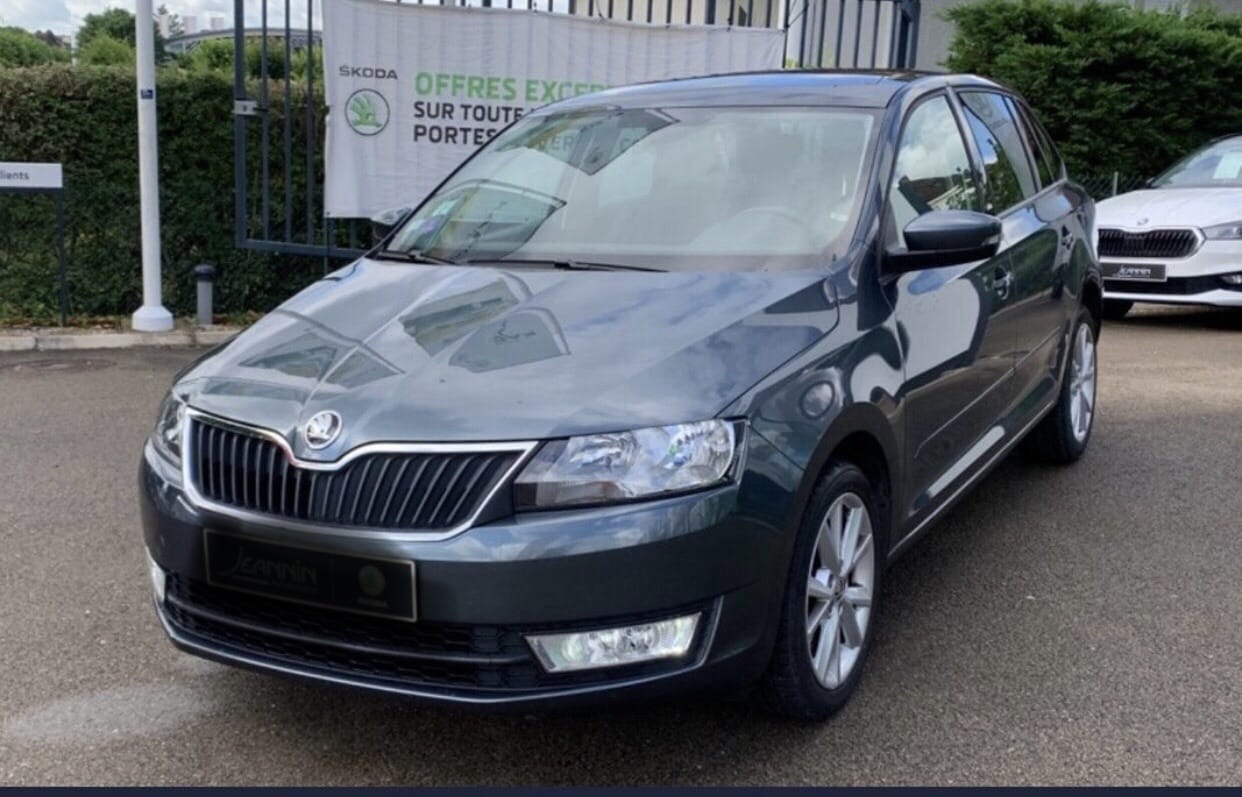 Skoda Rapid avec Siège bébé