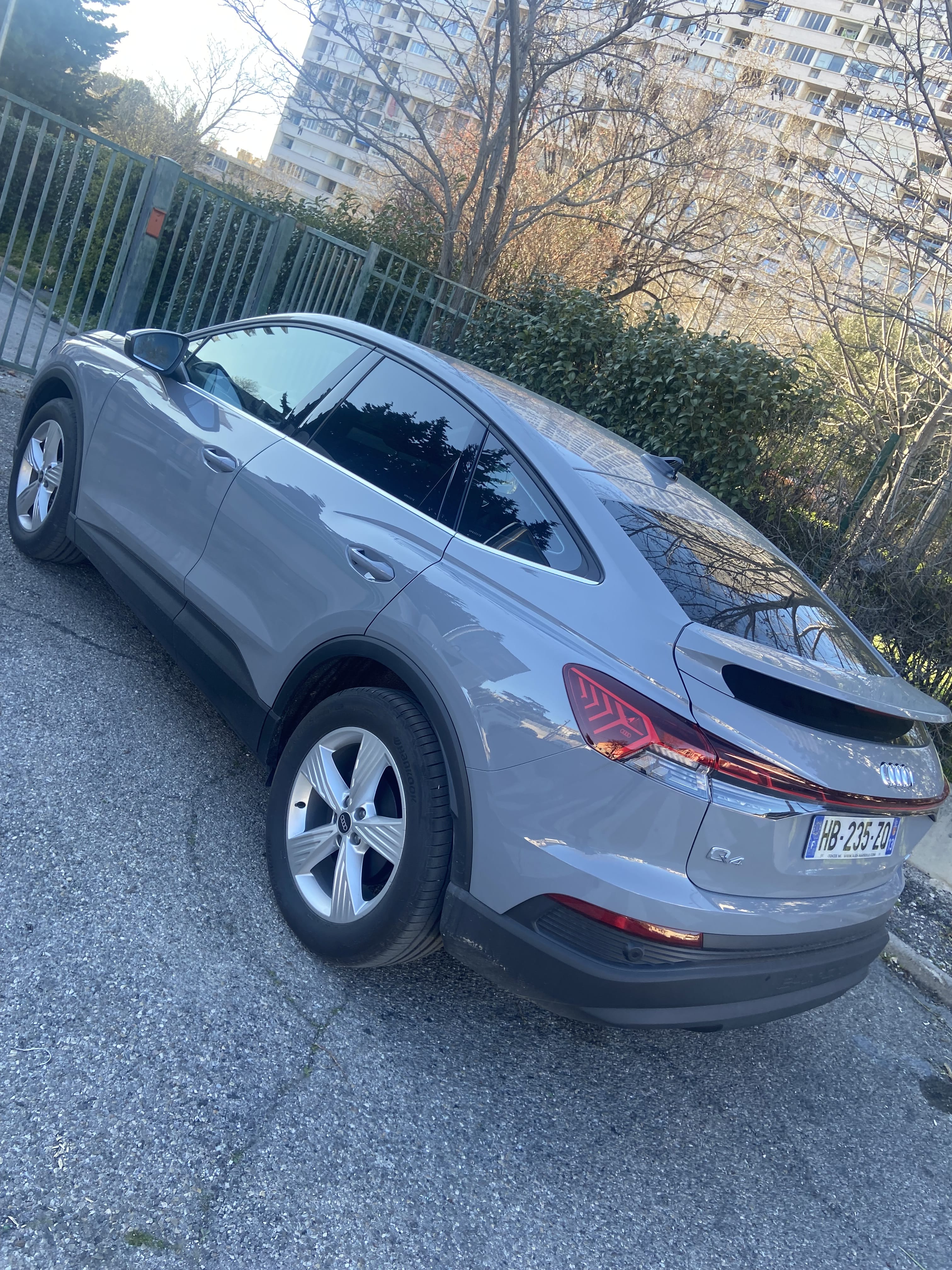 Audi Q4 45 e-tron quattro (AWD) avec Climatisation