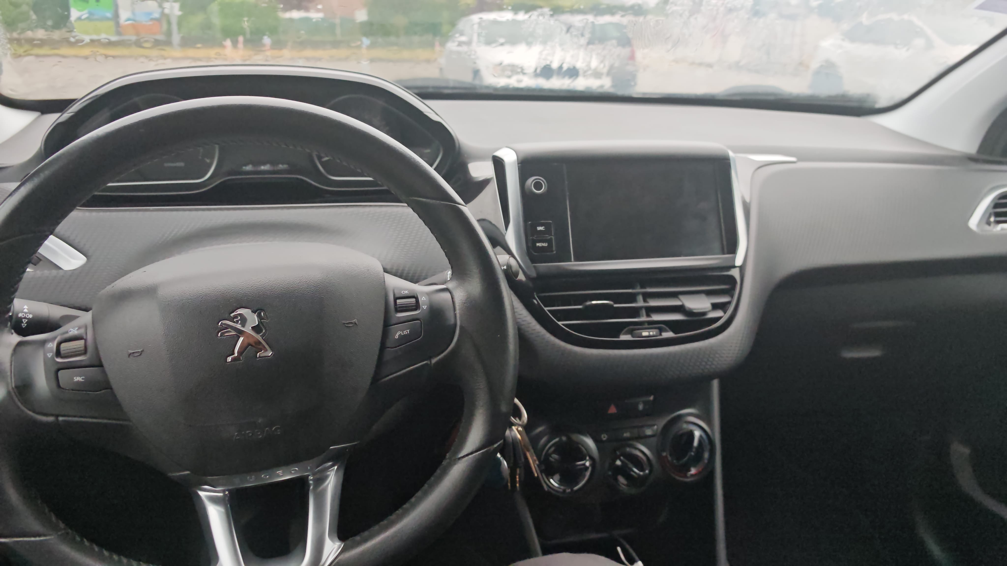 Peugeot 208 avec GPS