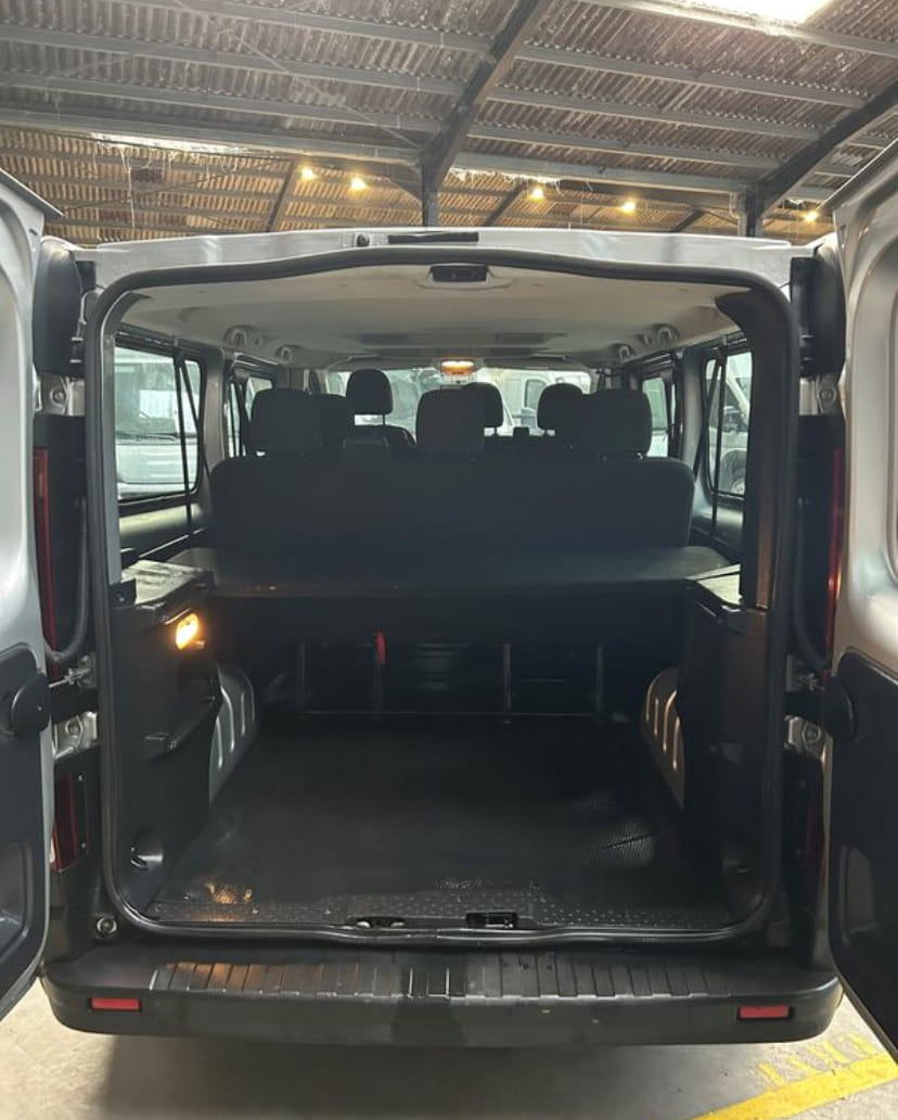 Opel Vivaro Combi avec GPS