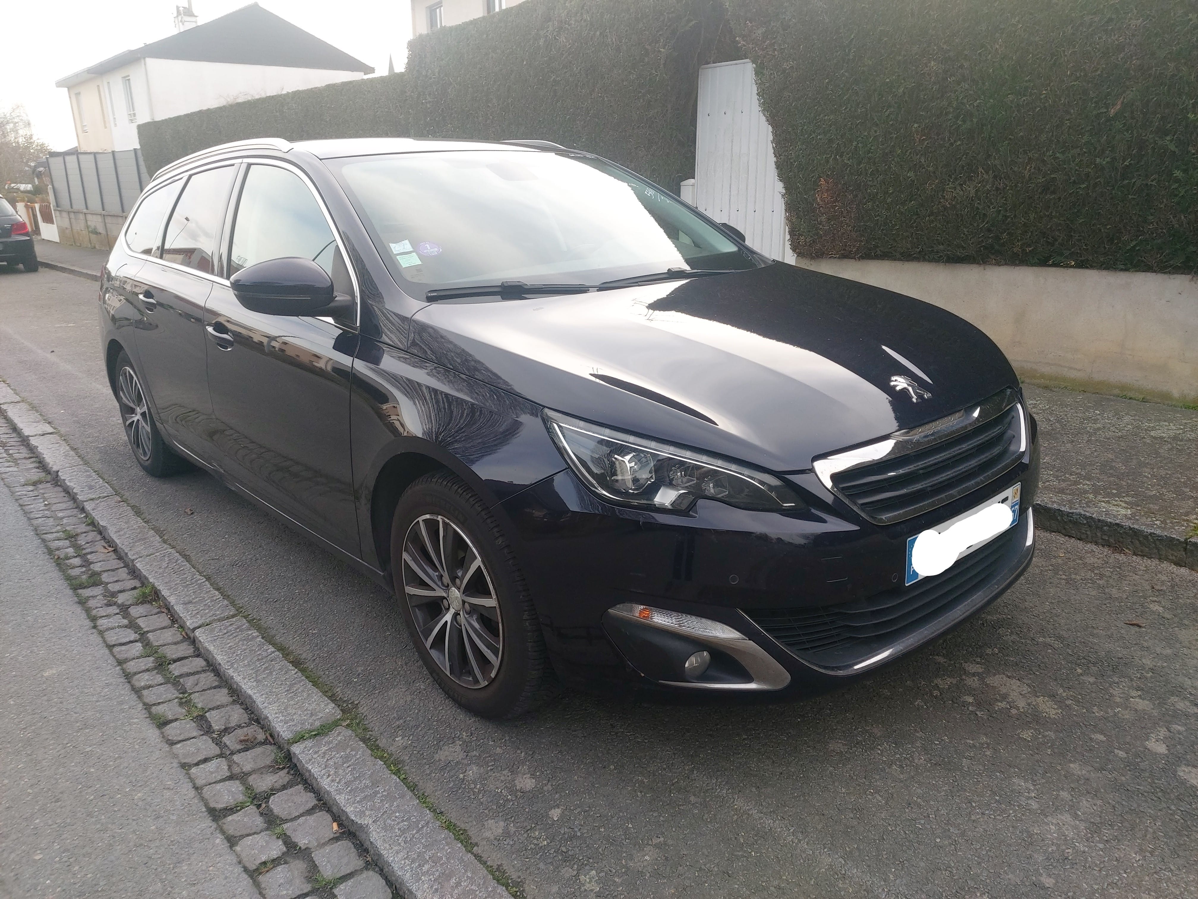 Peugeot 308 SW 1.2 avec GPS