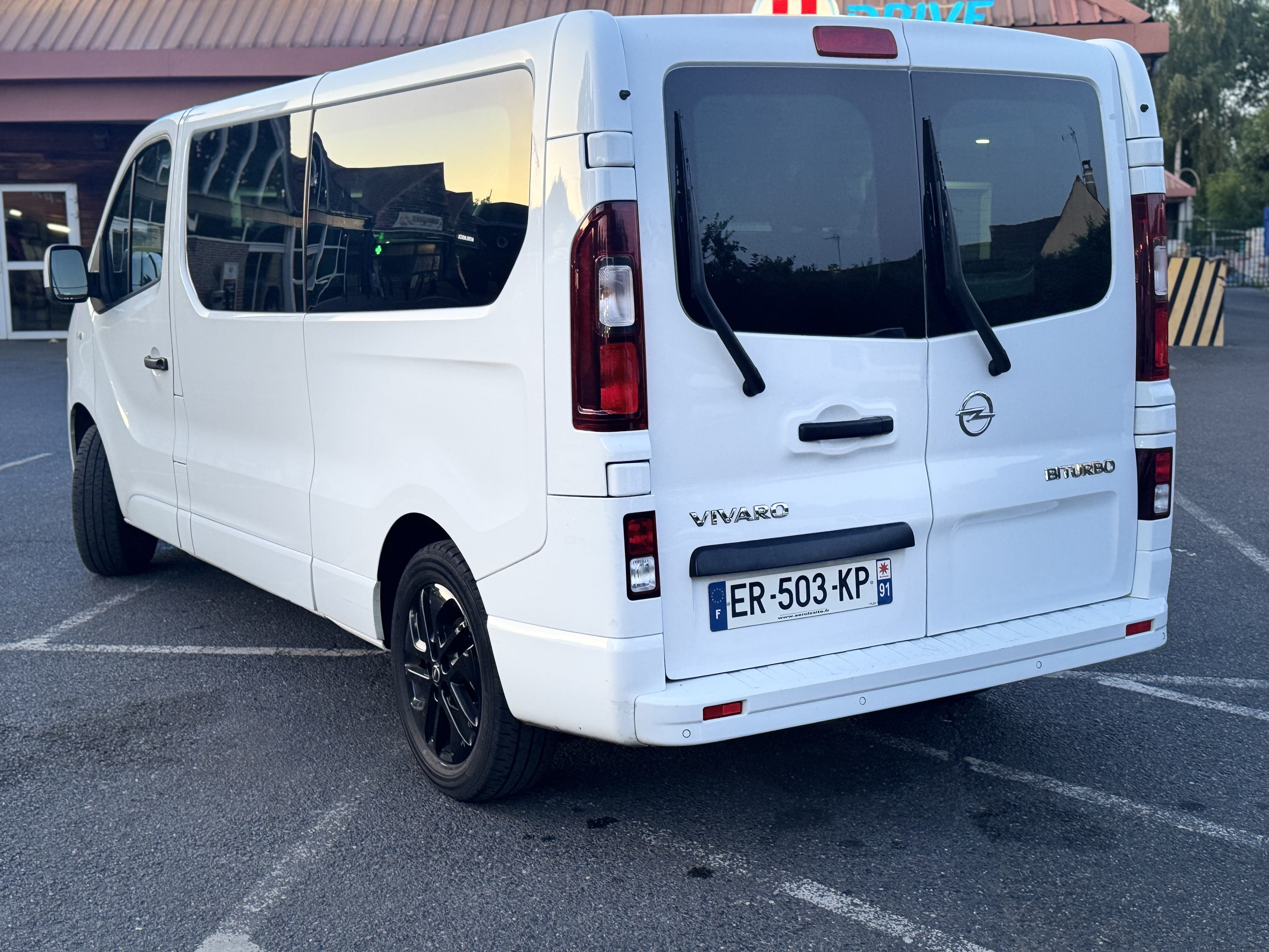 Opel Vivaro Combi avec GPS
