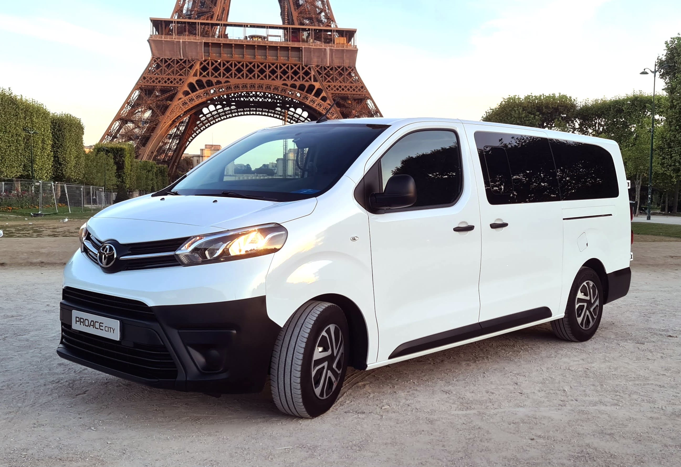 Toyota Proace Combi  Blanc - 9 places Climatisation GPS Android Auto & Apple CarPlay avec Climatisation